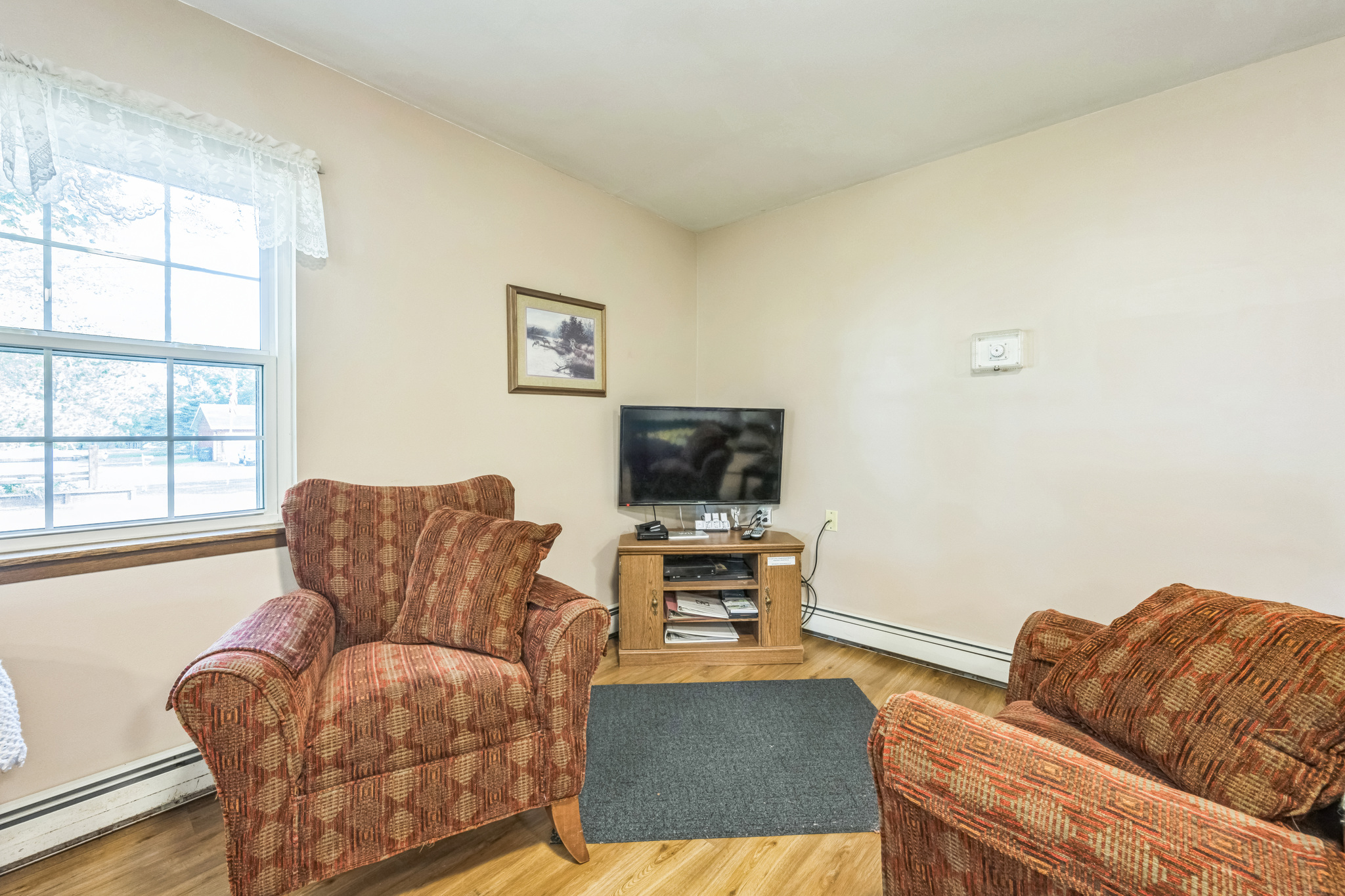 199720_Grove_Ave_Wild_Rose_WI_54984_USA-Living_room-IMG_3472.jpg