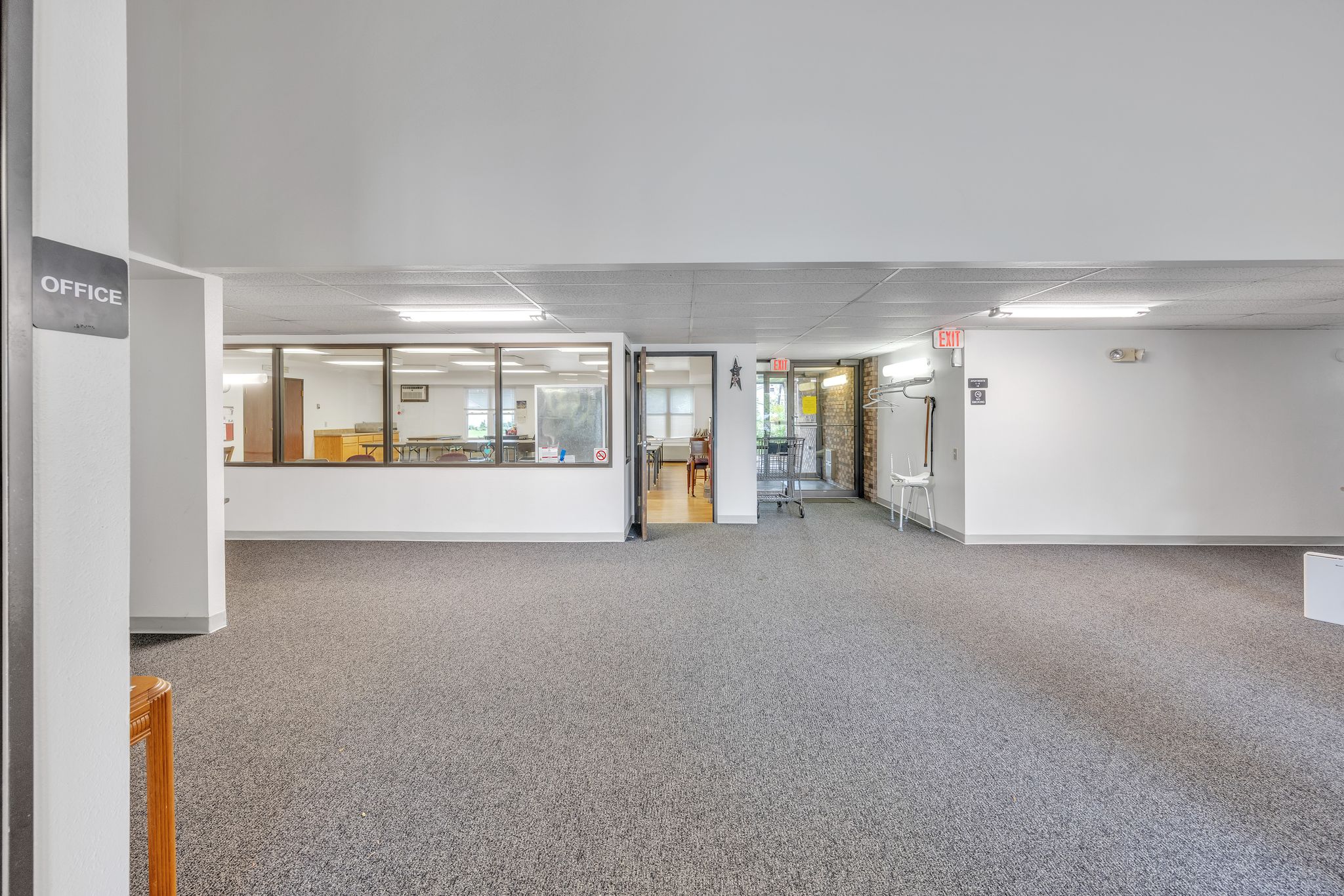 242388_Holland_Dr_Randolph_WI_53956_USA-Foyer-IMG_3296.jpg