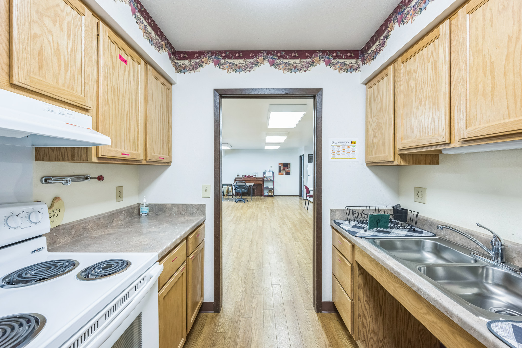 242388_Holland_Dr_Randolph_WI_53956_USA-Kitchen-IMG_3323.jpg