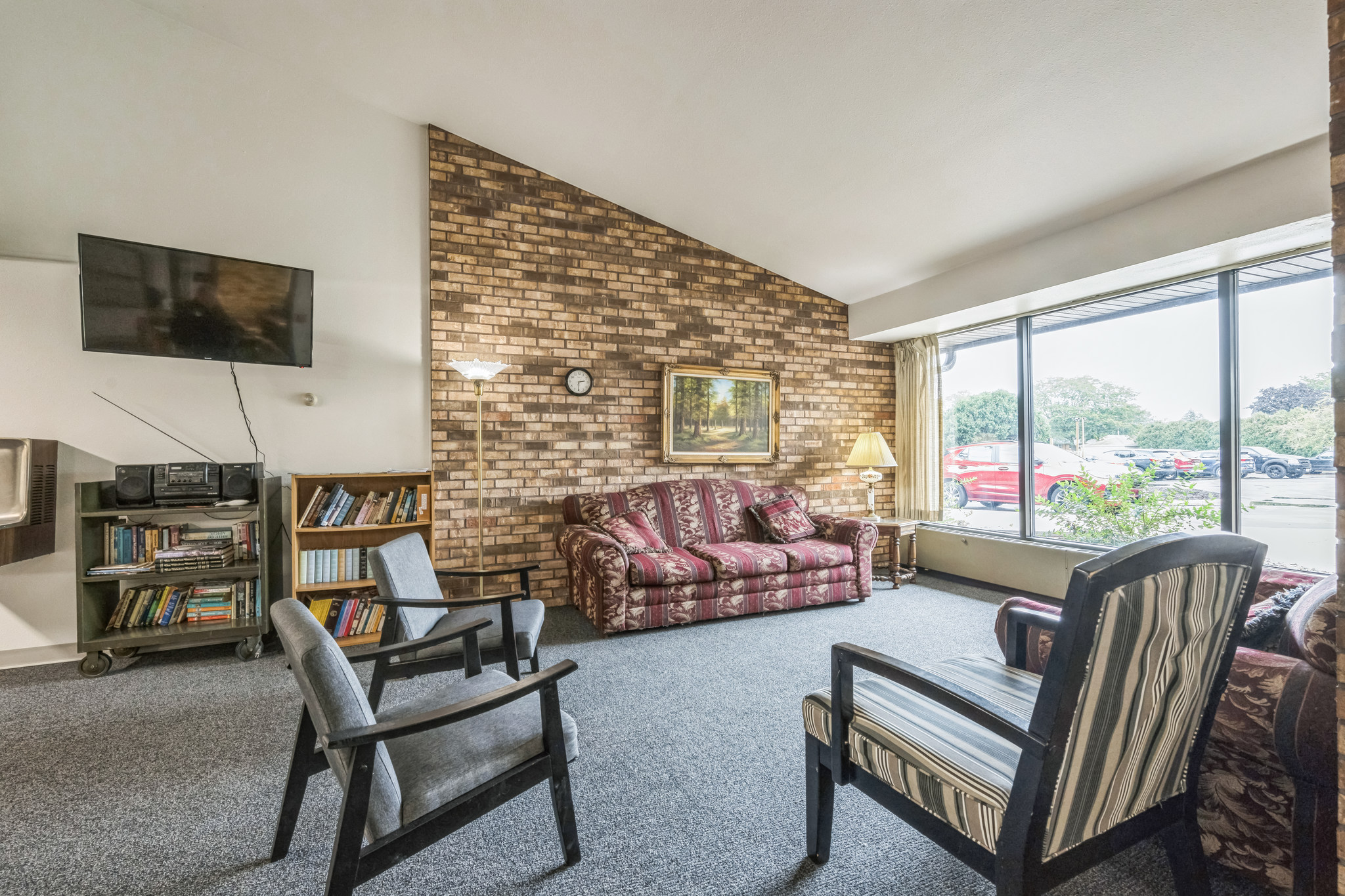 242388_Holland_Dr_Randolph_WI_53956_USA-Living_room-IMG_3364.jpg