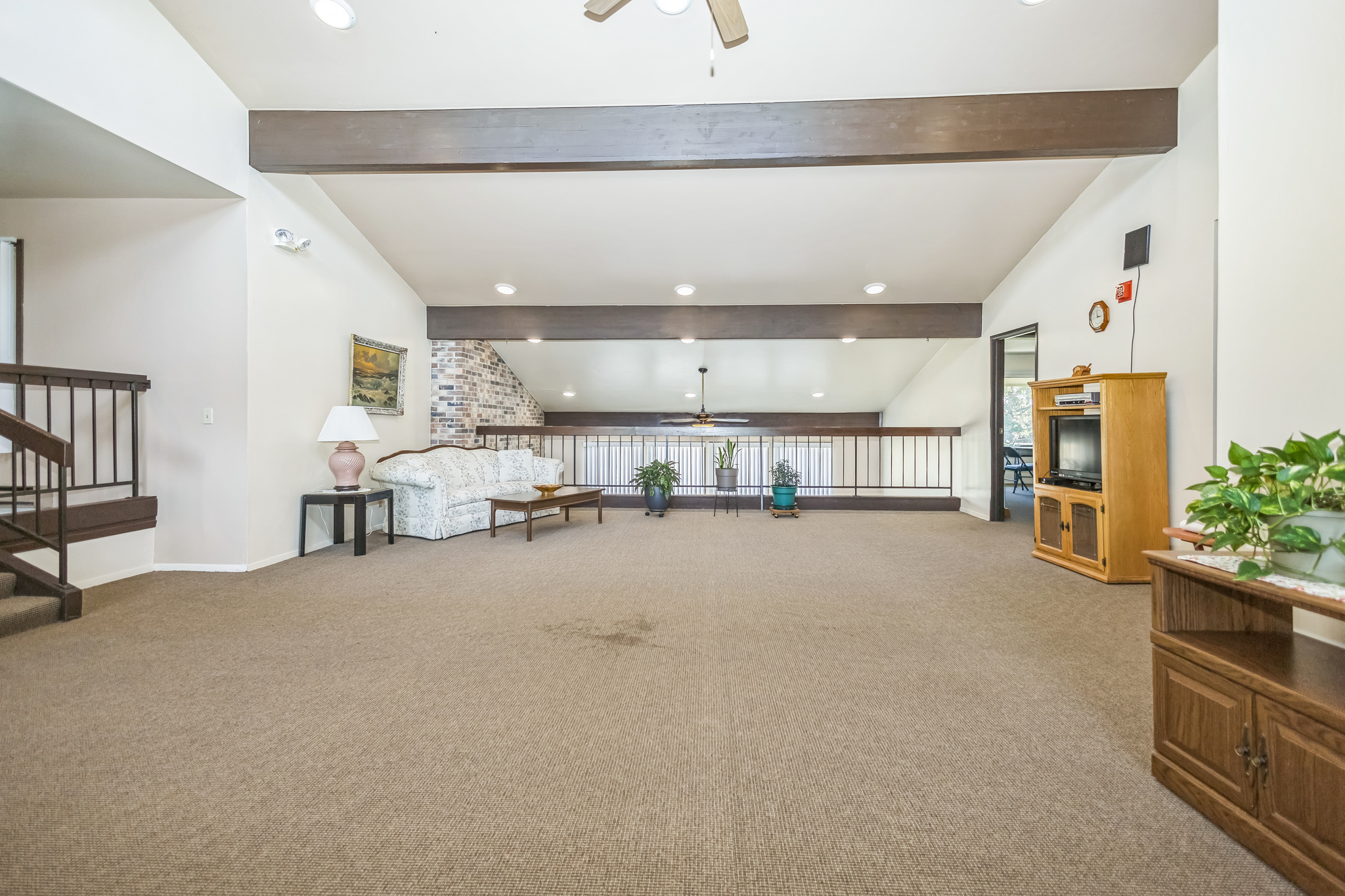 2471200_Oak_Ct_Port_Washington_WI_53074_USA-Living_room-IMG_9454.jpg