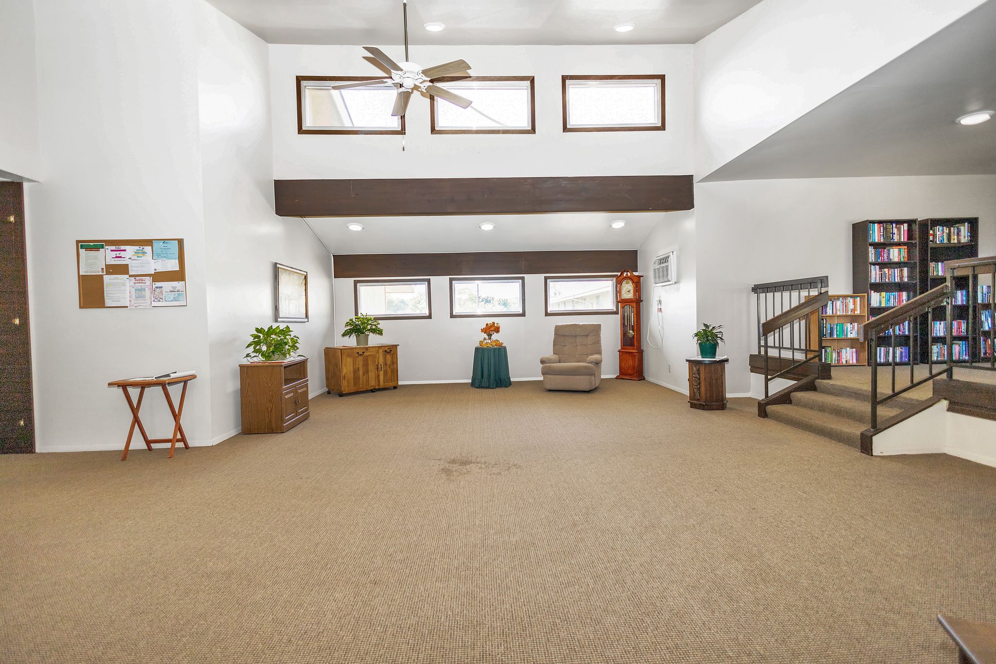 2471200_Oak_Ct_Port_Washington_WI_53074_USA-Living_room-IMG_9461.jpg