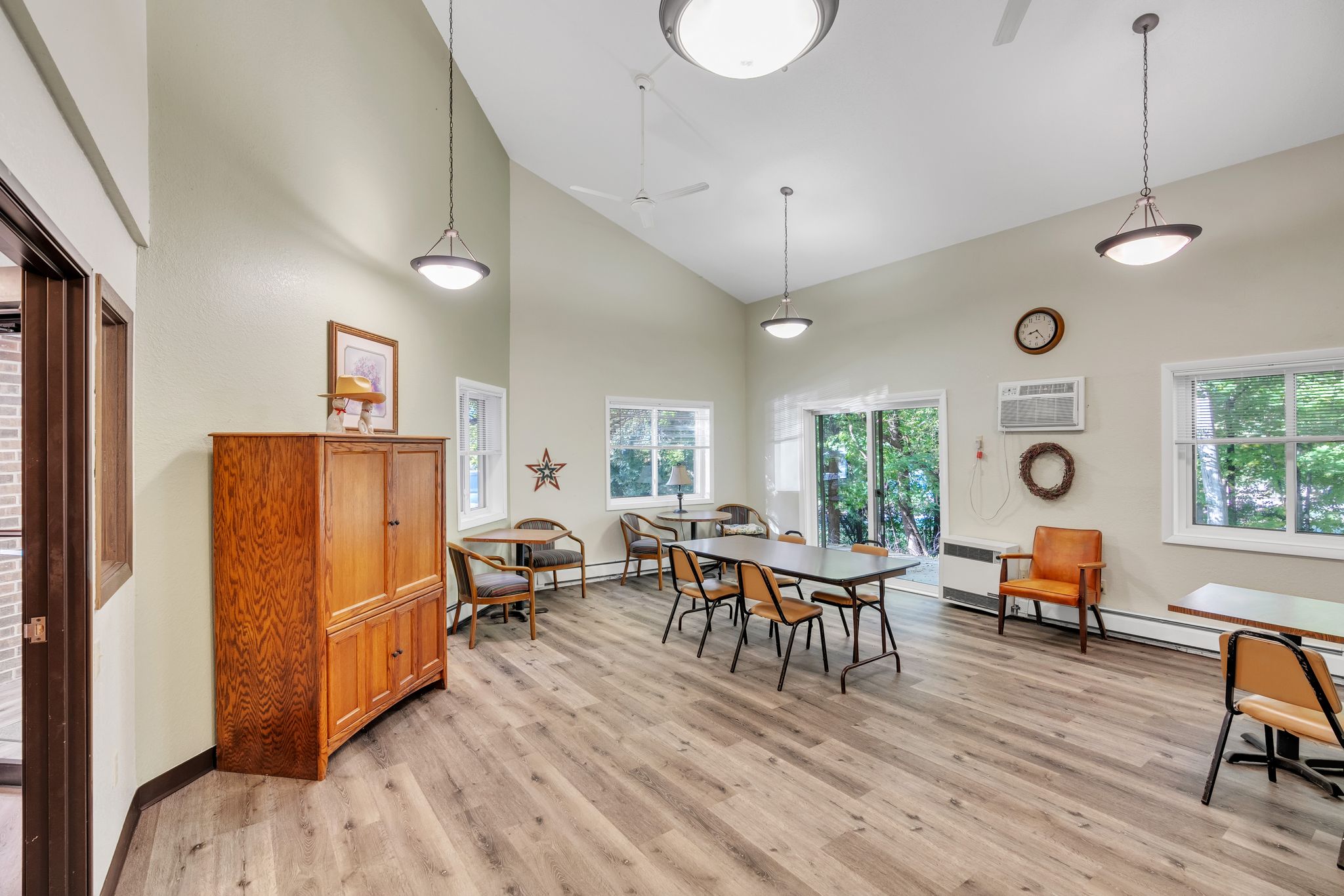 249745_1st_St_Glenwood_City_WI_54013_USA-Dining_room-F2S00321.jpg