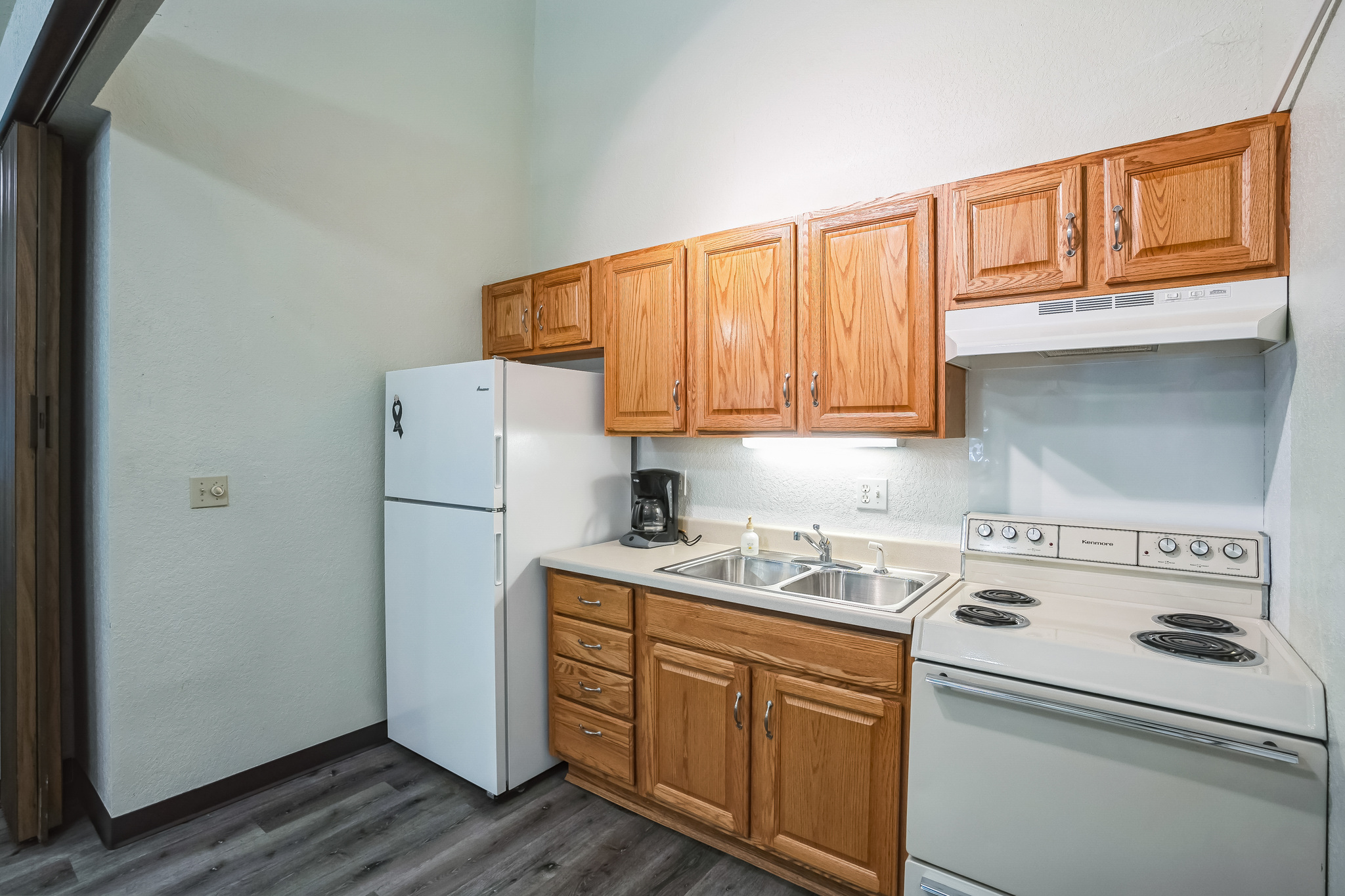 249745_1st_St_Glenwood_City_WI_54013_USA-Kitchen-F2S00330.jpg