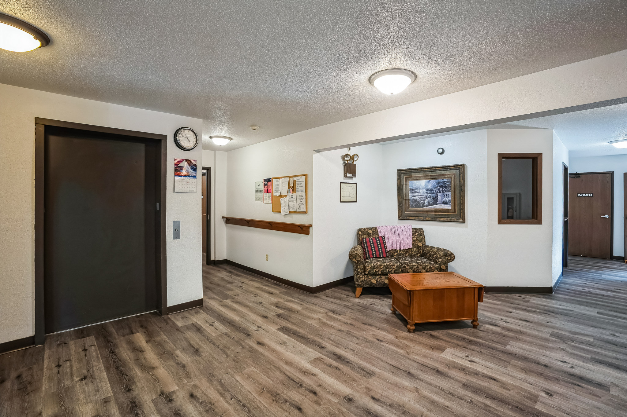 249745_1st_St_Glenwood_City_WI_54013_USA-Living_room-F2S00334.jpg