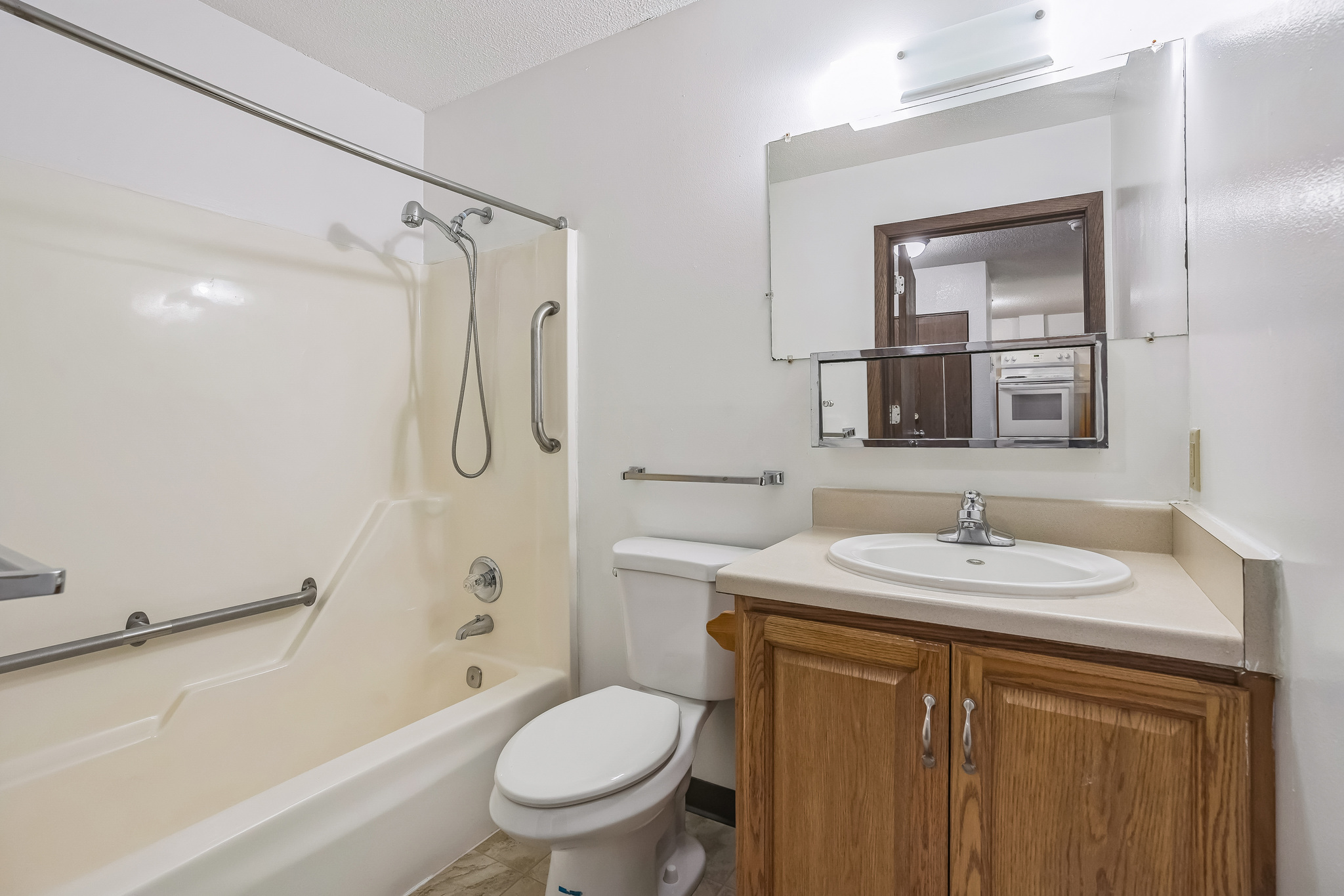 2501280_Charlotte_St_Hammond_WI_54015_USA-Bathroom-F2S00409.jpg