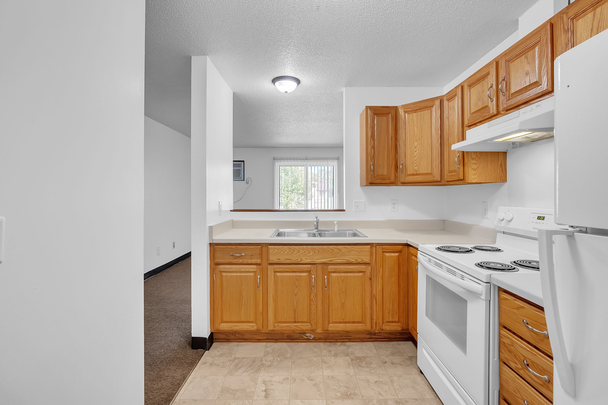 2501280_Charlotte_St_Hammond_WI_54015_USA-Kitchen-F2S00405.jpg
