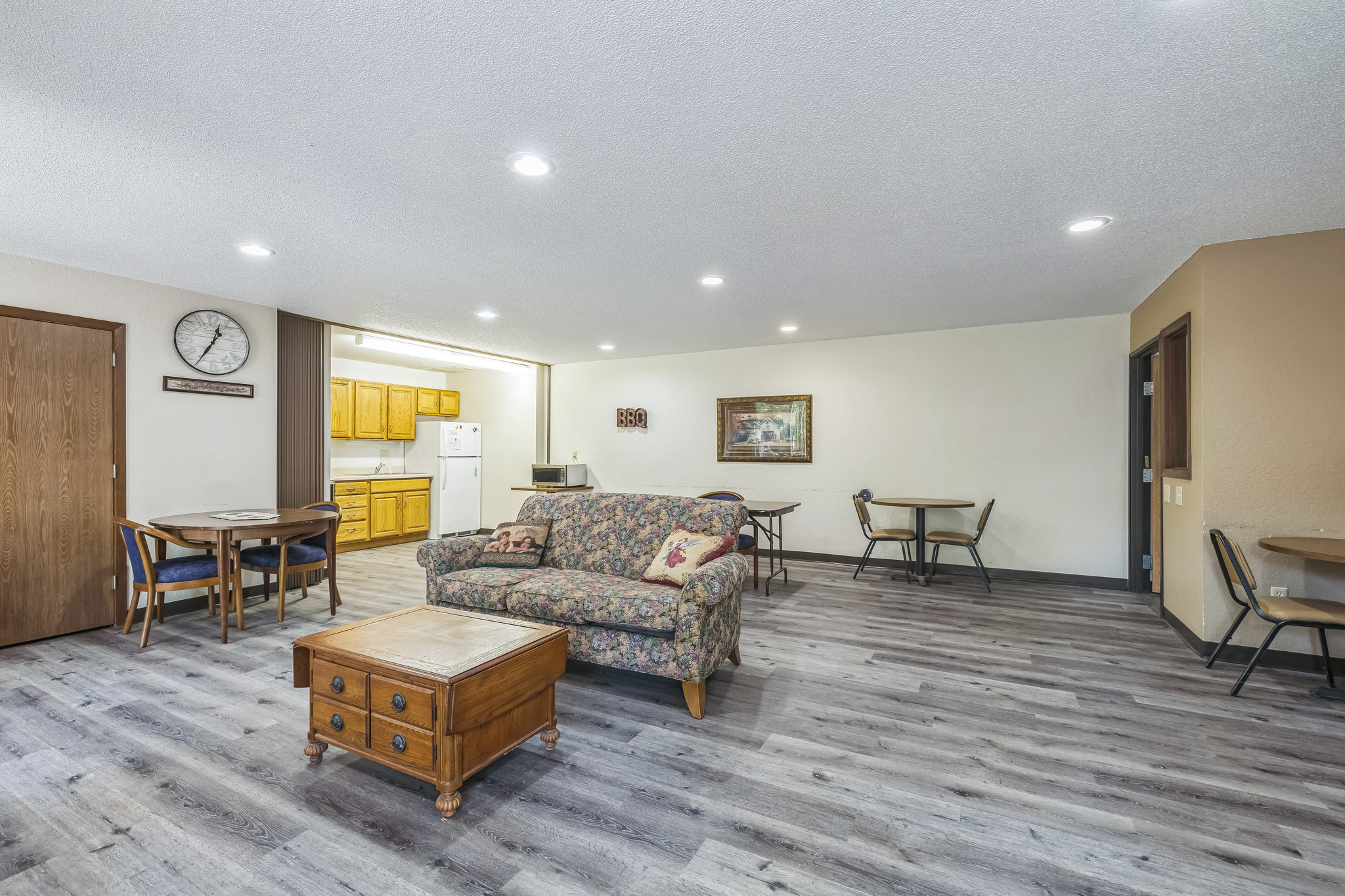 252444_W_5th_St_New_Richmond_WI_54017_USA-Living_room-IMG_4982.jpg