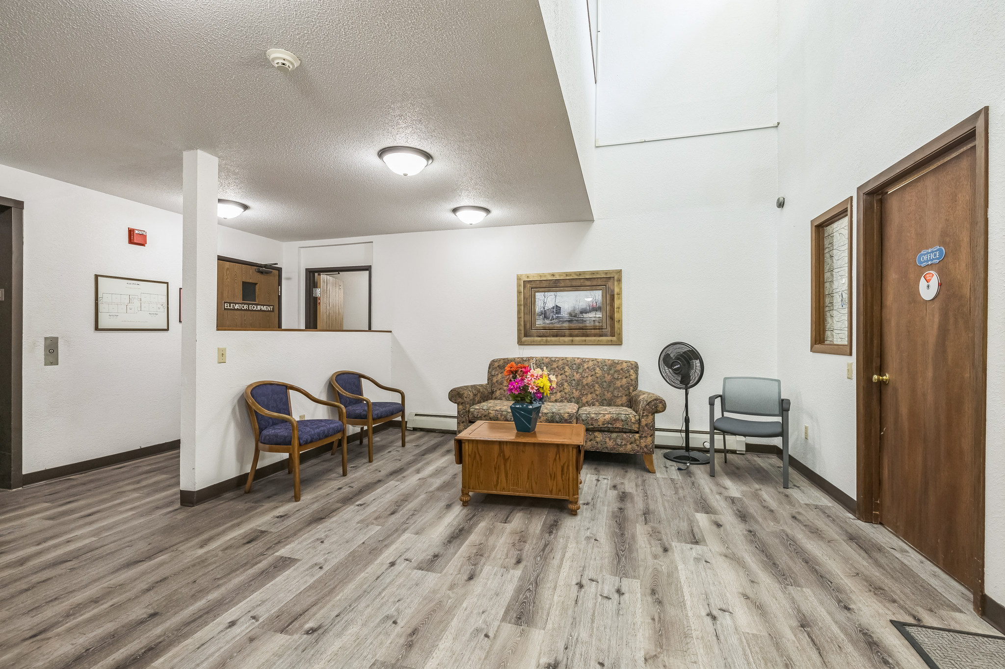 252444_W_5th_St_New_Richmond_WI_54017_USA-Living_room-IMG_4987.jpg