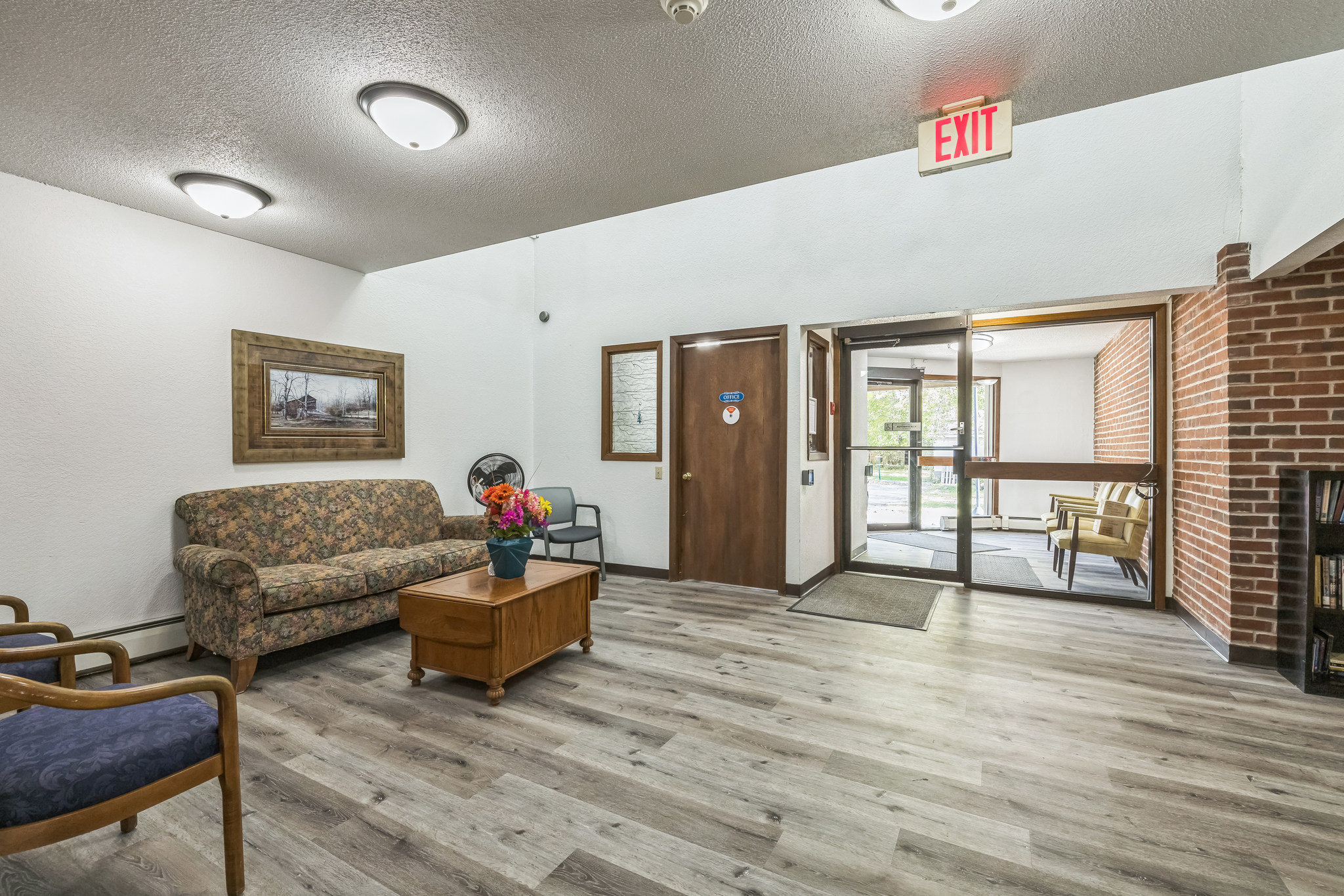 252444_W_5th_St_New_Richmond_WI_54017_USA-Living_room-IMG_4992.jpg