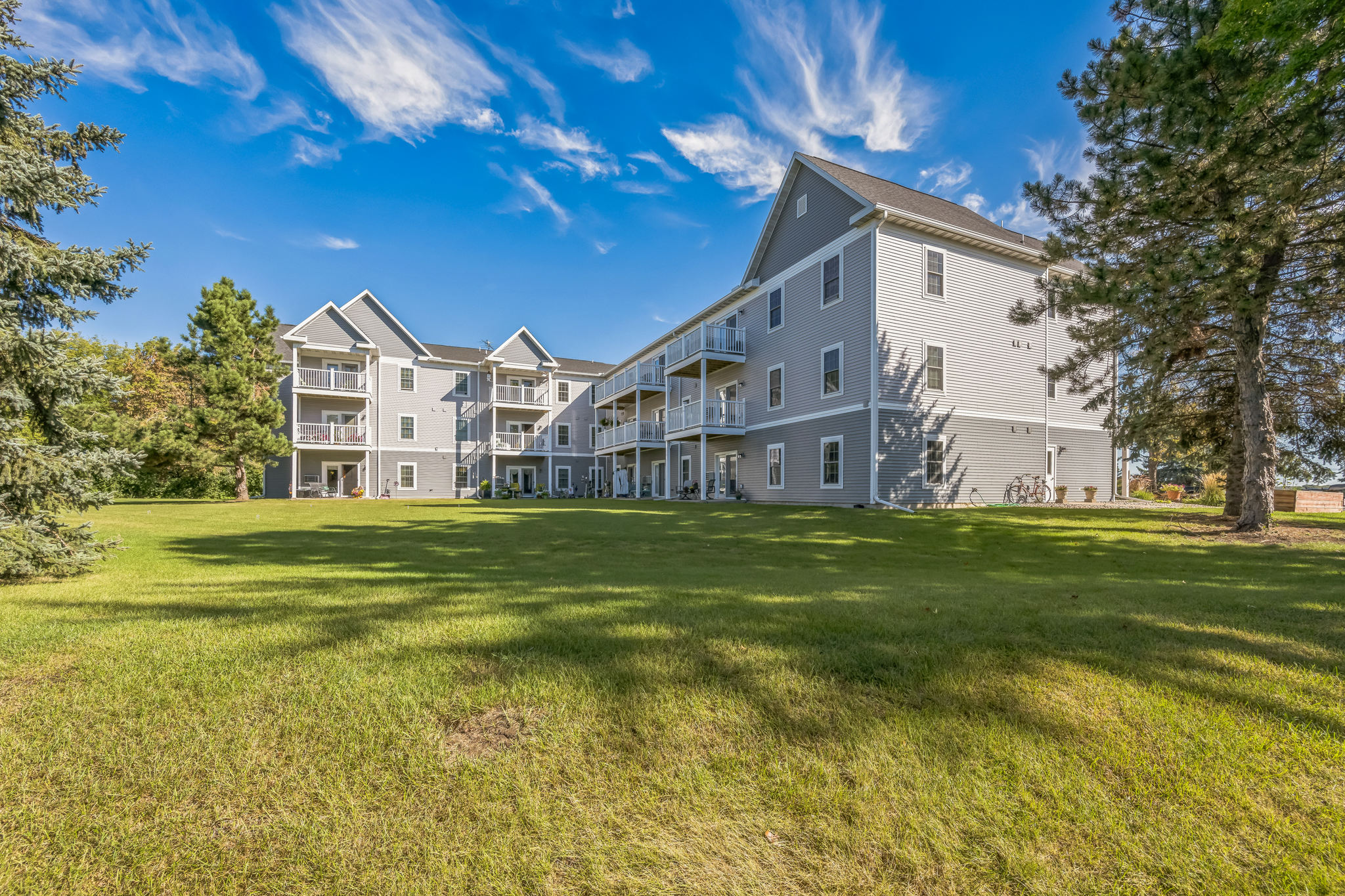 266120_Gateway_Dr_Waupun_WI_53963_USA-Exterior-IMG_4414.jpg