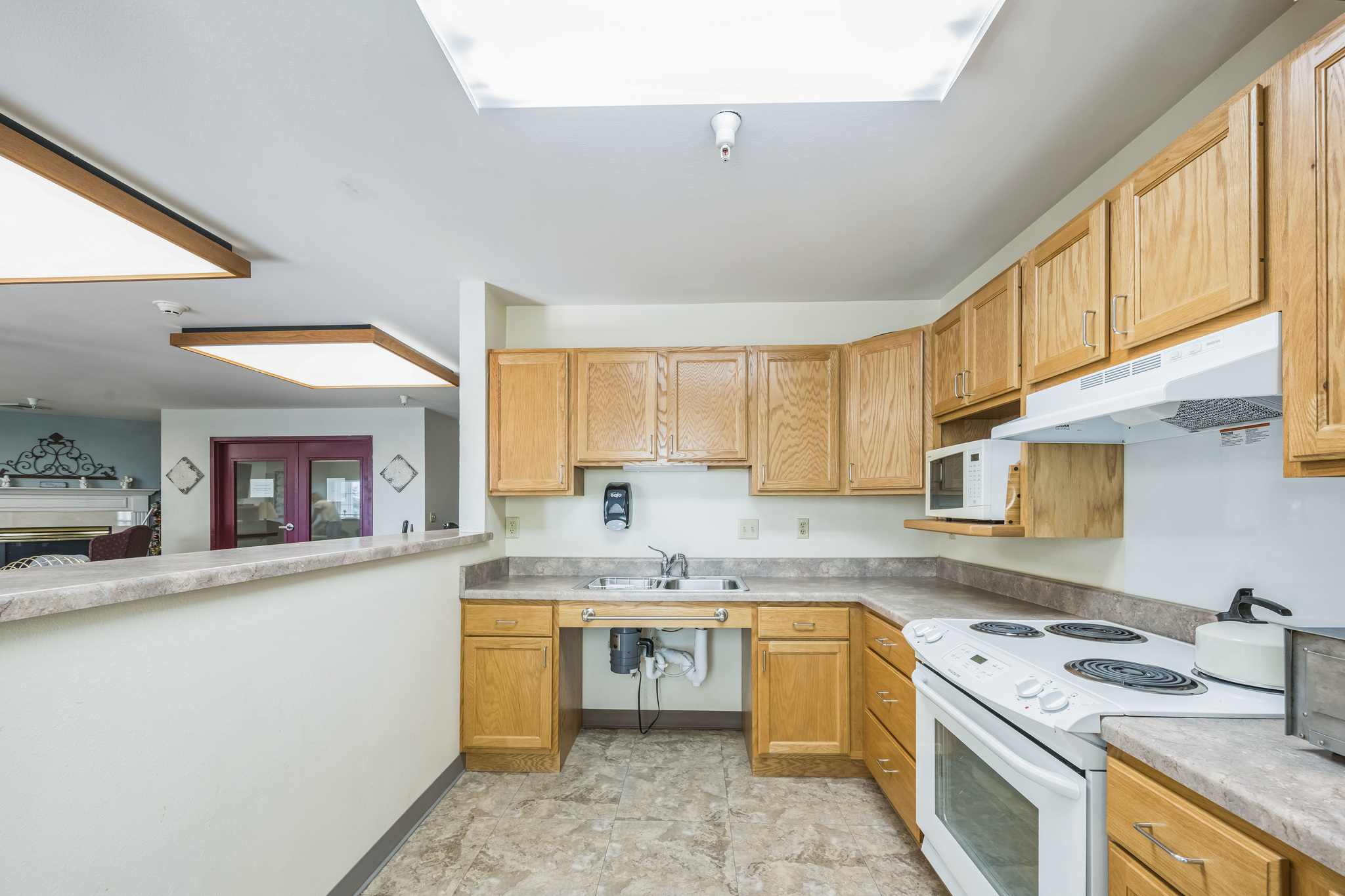 266120_Gateway_Dr_Waupun_WI_53963_USA-Kitchen-IMG_4278.jpg