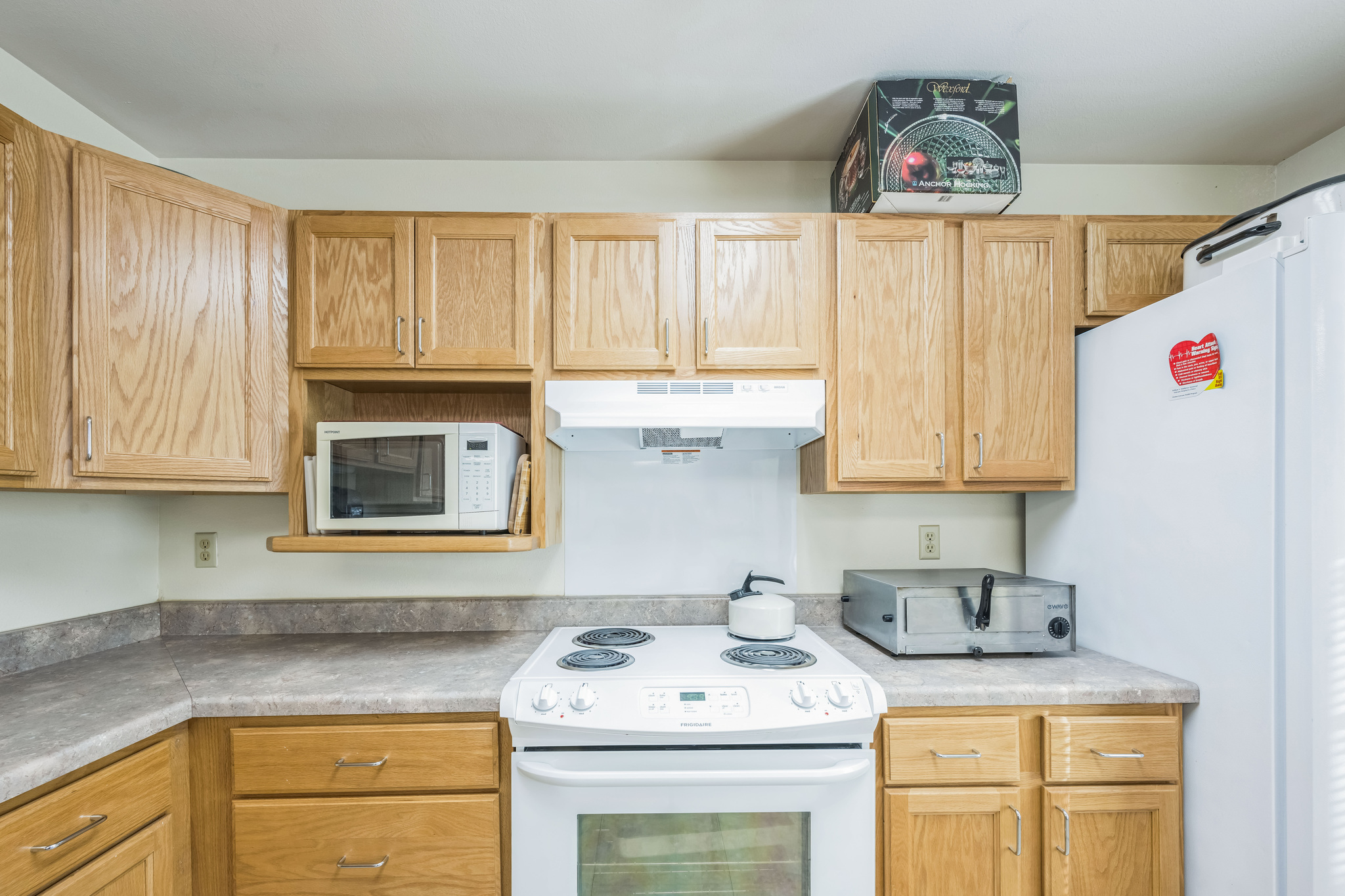 266120_Gateway_Dr_Waupun_WI_53963_USA-Kitchen-IMG_4281.jpg