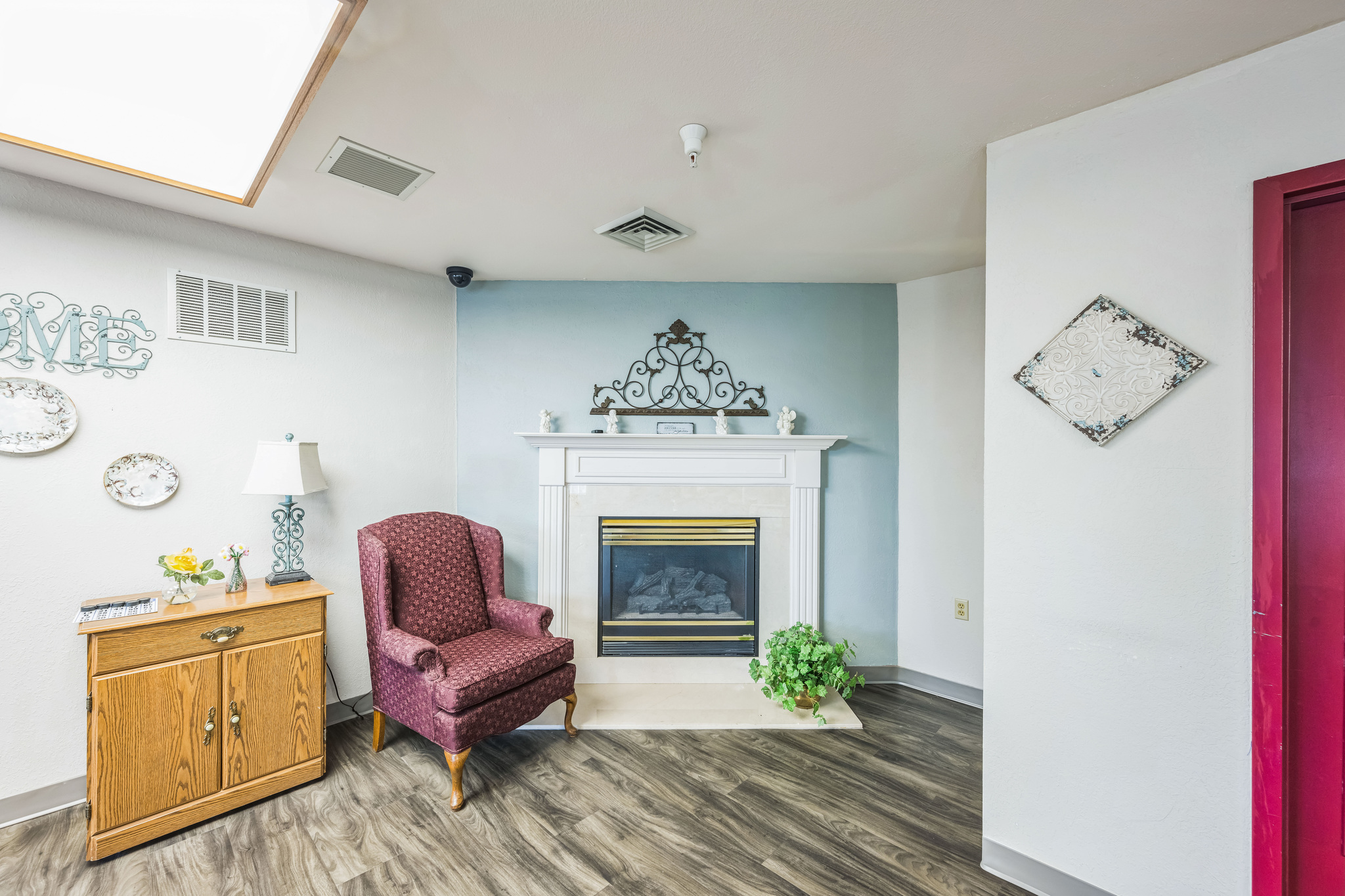 266120_Gateway_Dr_Waupun_WI_53963_USA-Living_room-IMG_4299.jpg