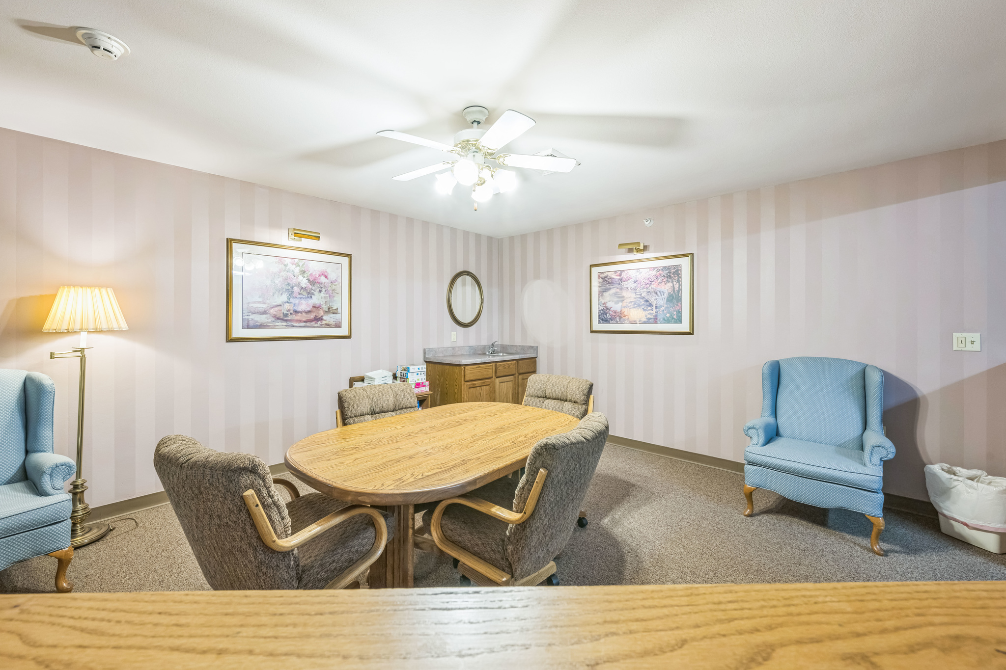 266120_Gateway_Dr_Waupun_WI_53963_USA-Living_room-IMG_4363.jpg