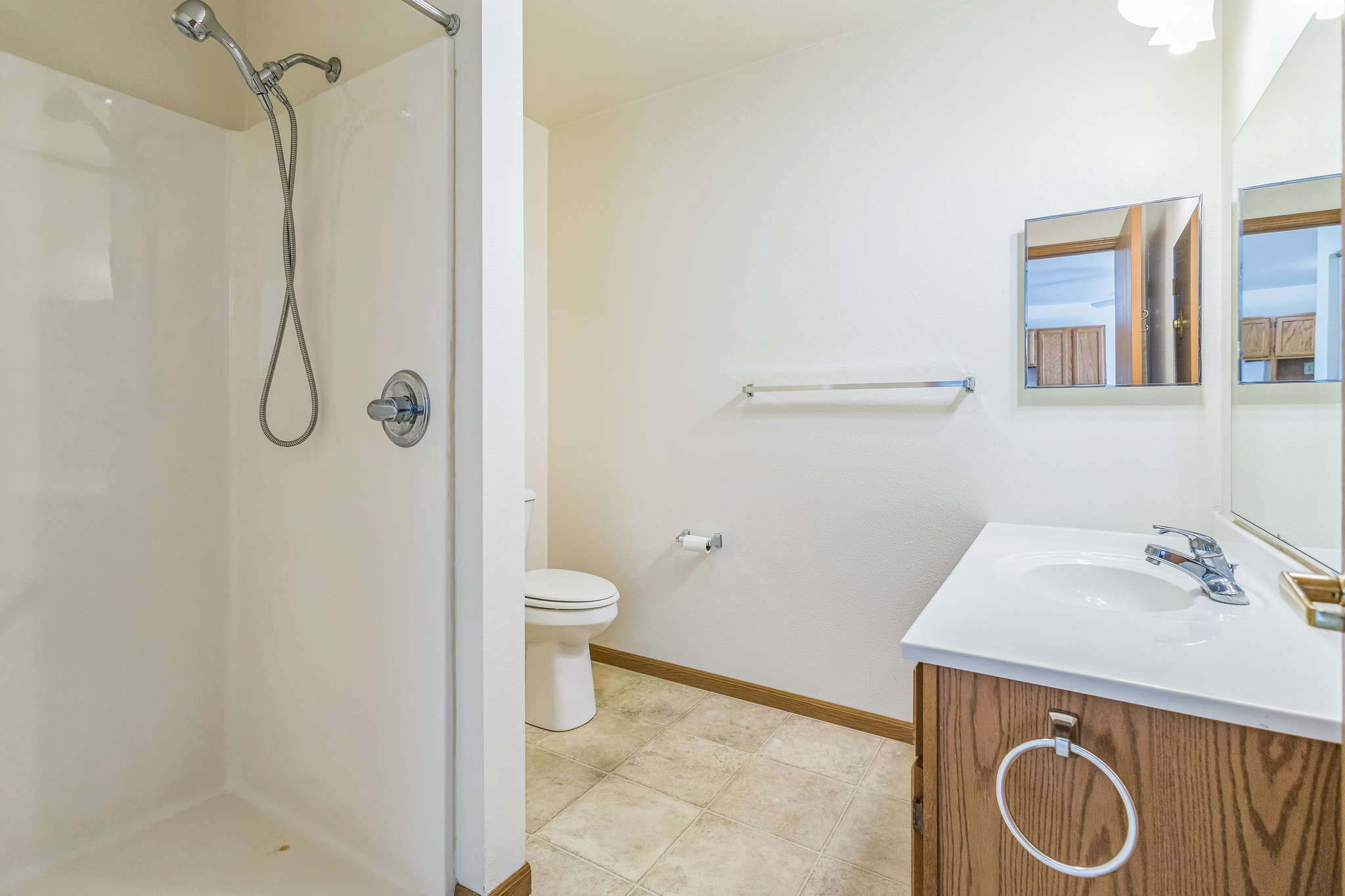 27246_Winnebago_Ln_Fond_du_Lac_WI_54935_USA-Bathroom-IMG_8866.jpg