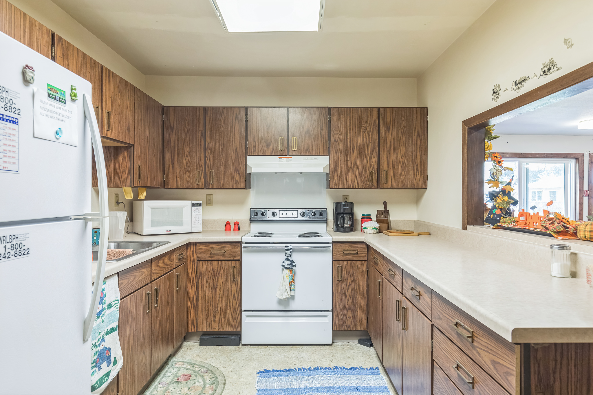 302700_Division_St_Park_Falls_WI_54552_USA-Kitchen-MG_0426.jpg