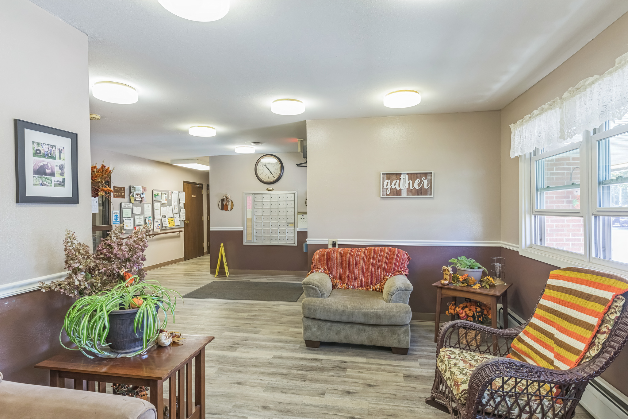 302700_Division_St_Park_Falls_WI_54552_USA-Living_room-MG_0432.jpg