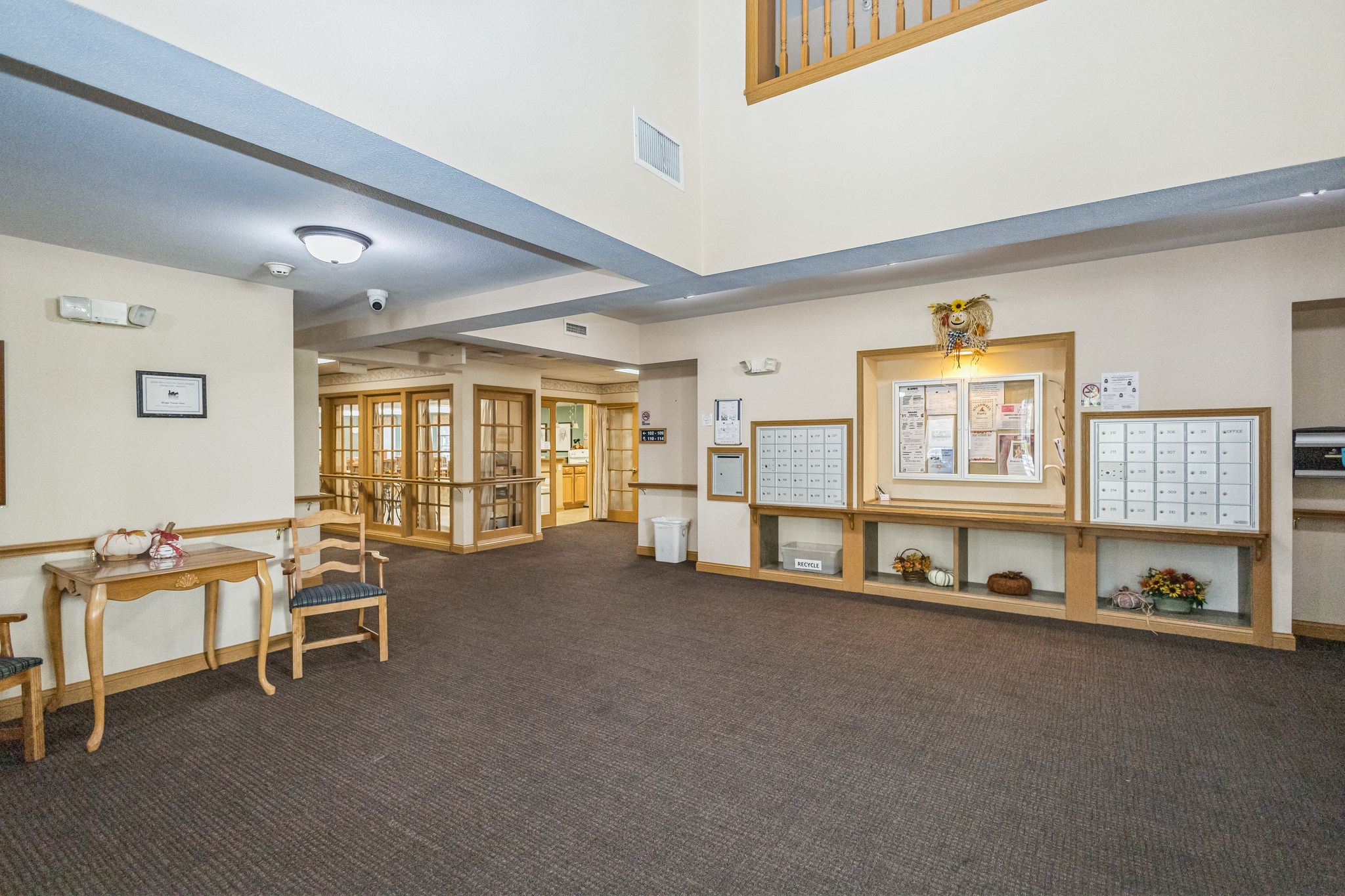 3073893_S_Prairie_Hill_Ln_Greenfield_WI_53228_USA-Foyer-IMG_9767.jpg