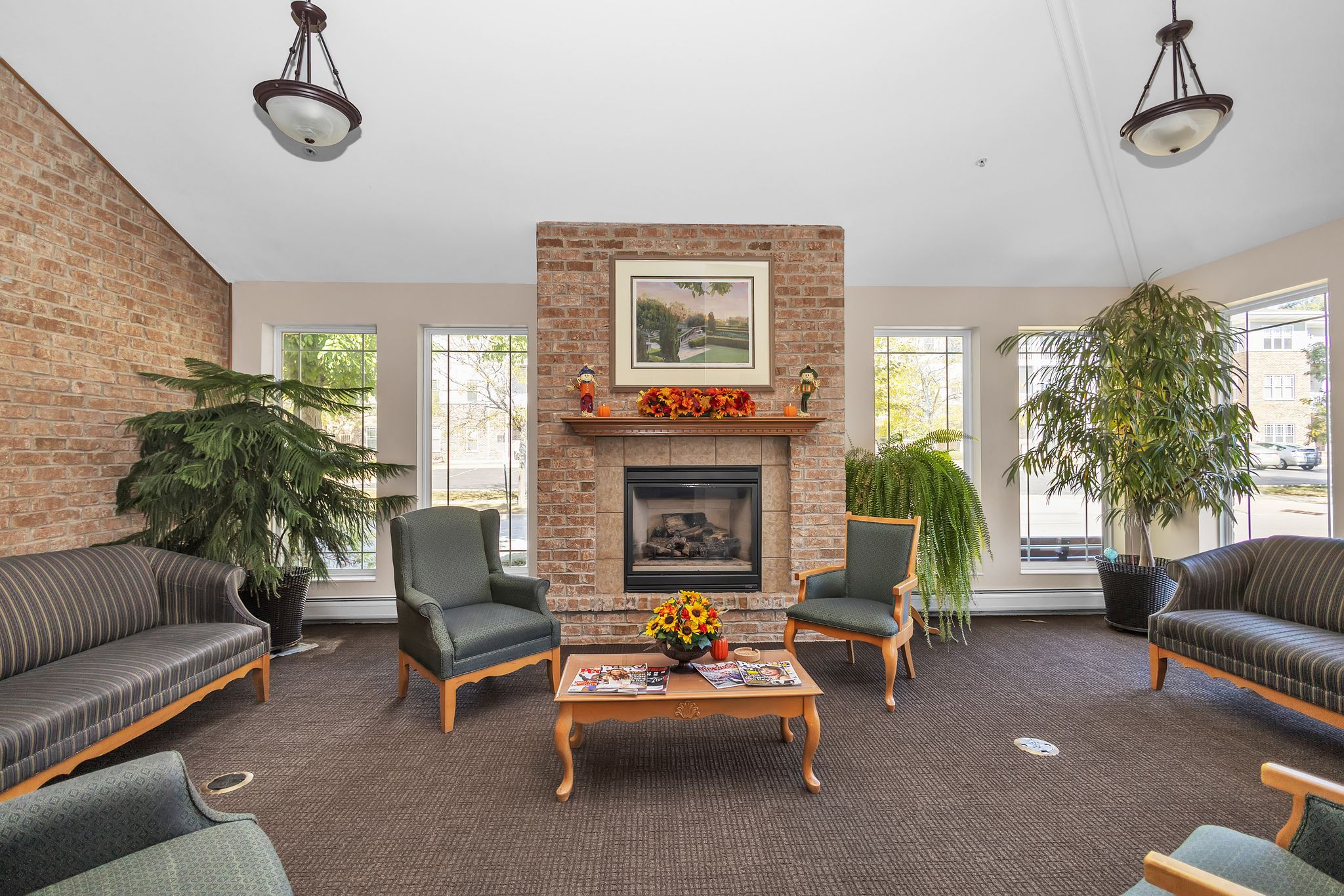 3073893_S_Prairie_Hill_Ln_Greenfield_WI_53228_USA-Living_room-IMG_9761.jpg