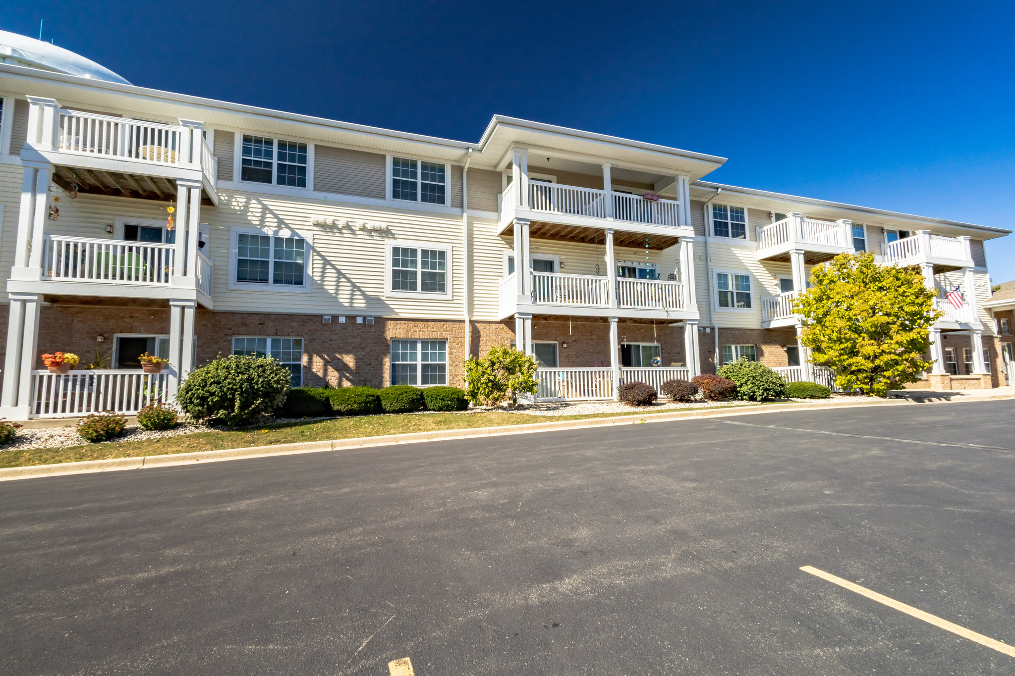 3073893_S_Prairie_Hill_Ln_Greenfield_WI_53228_USA-Others-IMG_9729.jpg