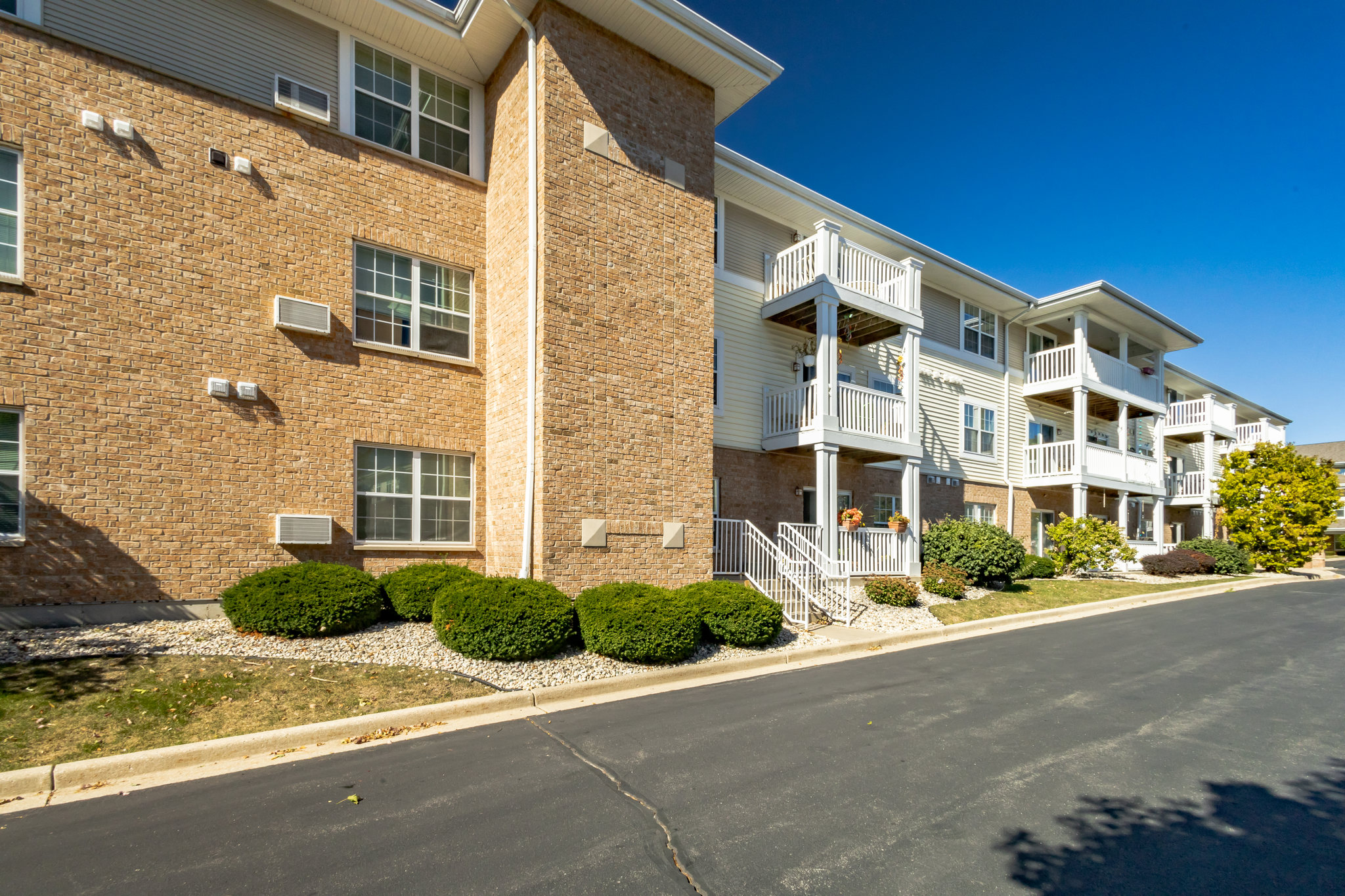 3073893_S_Prairie_Hill_Ln_Greenfield_WI_53228_USA-Others-IMG_9732.jpg