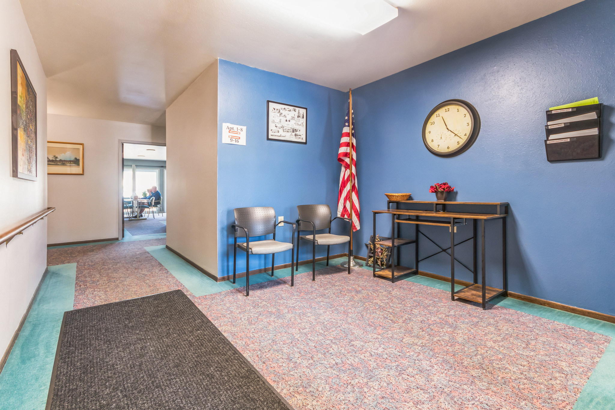 3231410_21st_St_Hazel_Green_WI_53811_USA-Foyer-IMG_7452.jpg