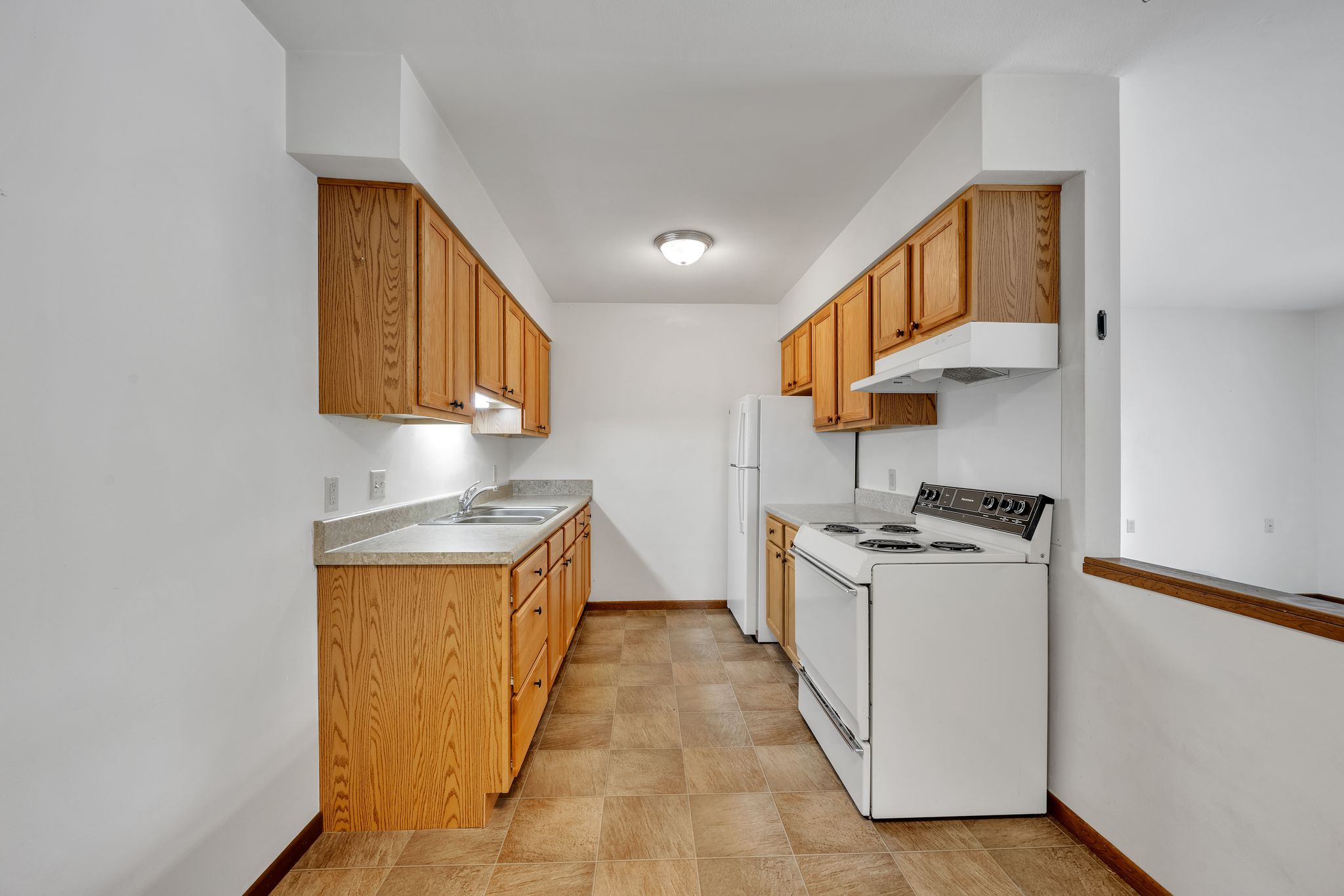 329153_E_Larrabee_St_Omro_WI_54963_USA-Kitchen-IMG_4113.jpg