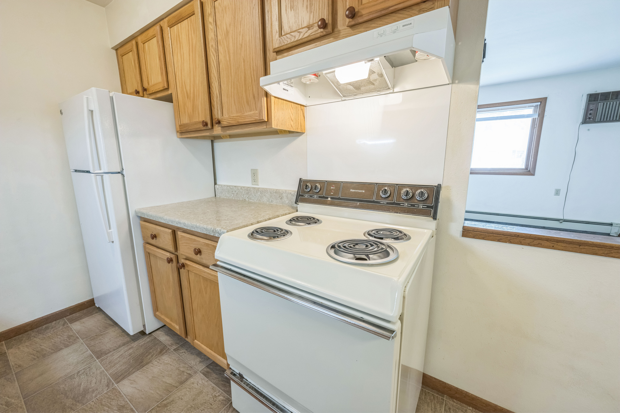 329153_E_Larrabee_St_Omro_WI_54963_USA-Kitchen-IMG_4119.jpg