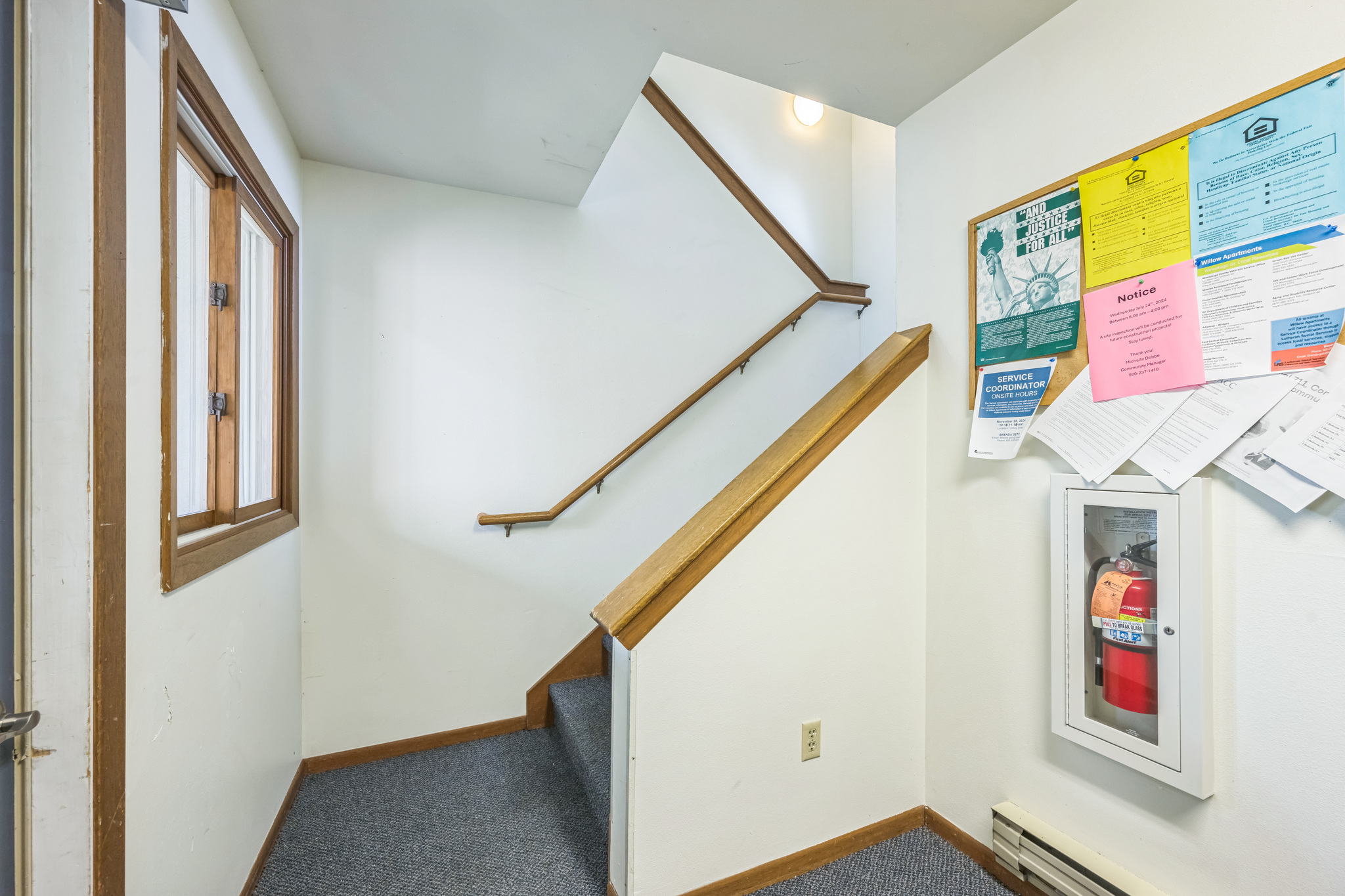 330210_S_5th_St_Winneconne_WI_54986_USA-Foyer-IMG_4024.jpg