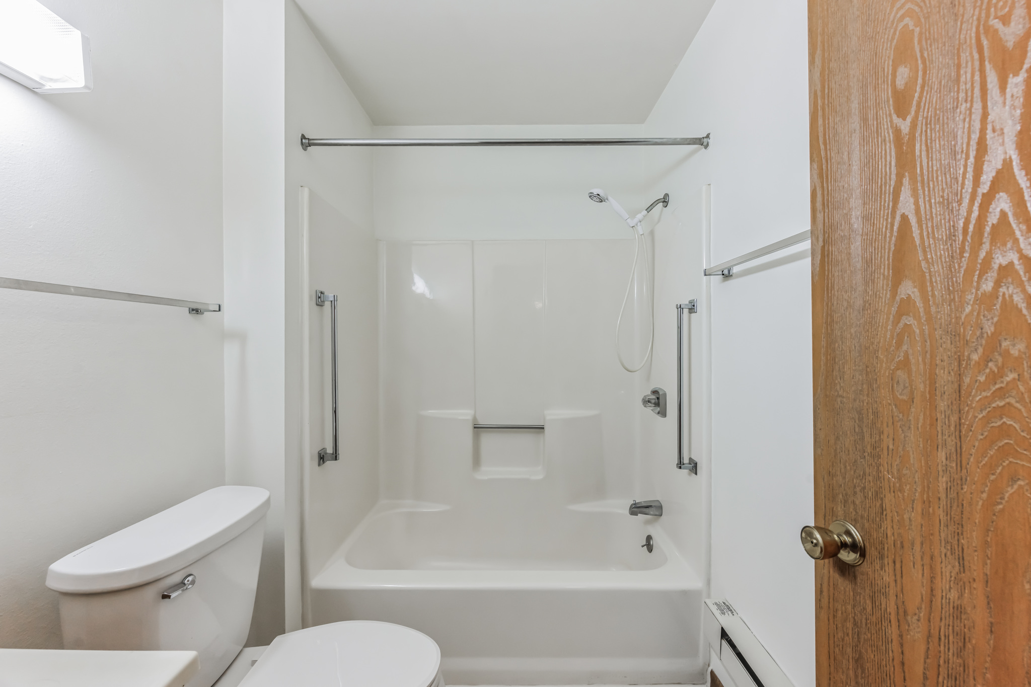 3435183_3rd_Ave_Pittsville_WI_54466_USA-Bathroom-DSC_7968.jpg