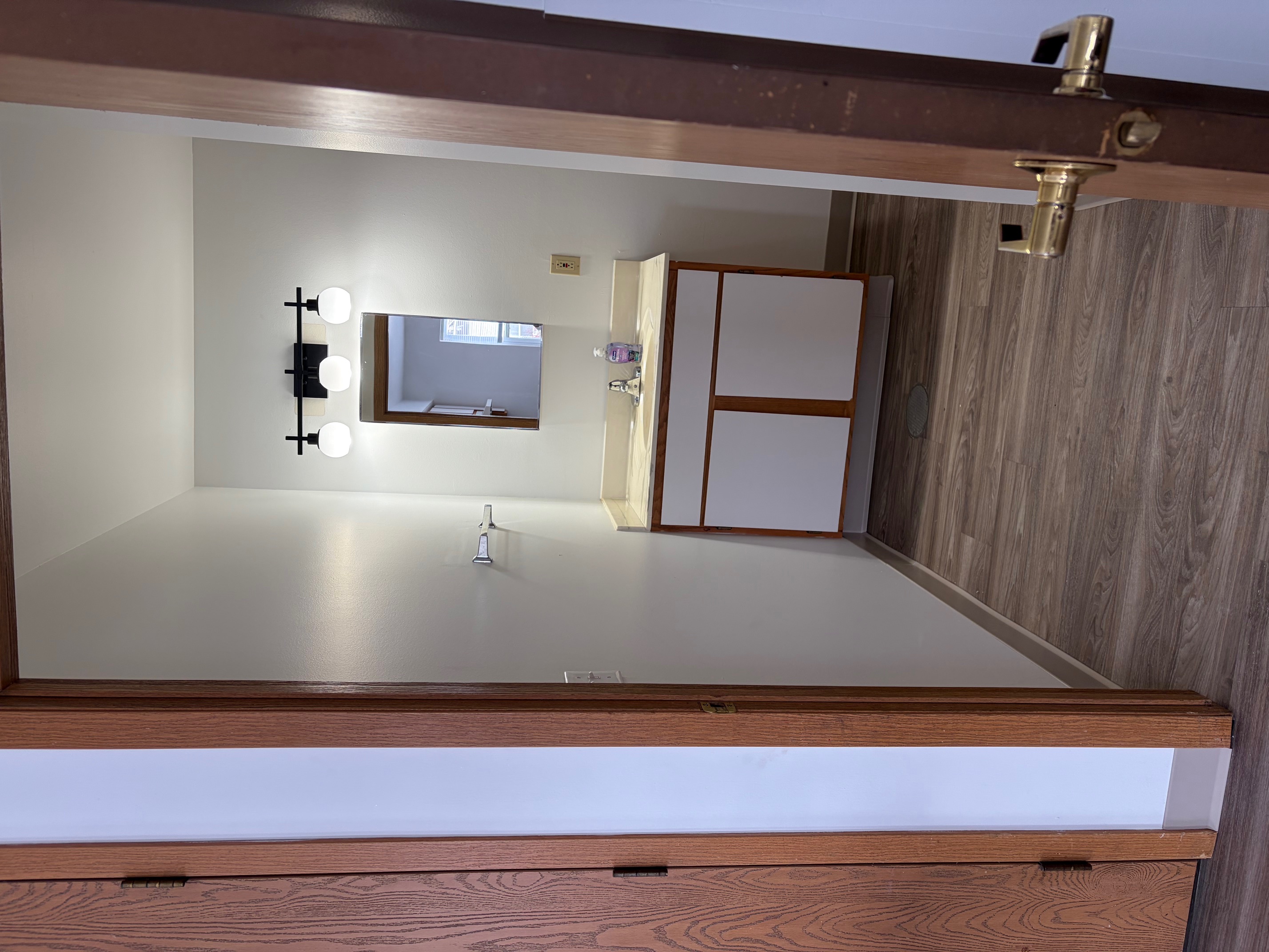 359Bathroom.jpeg
