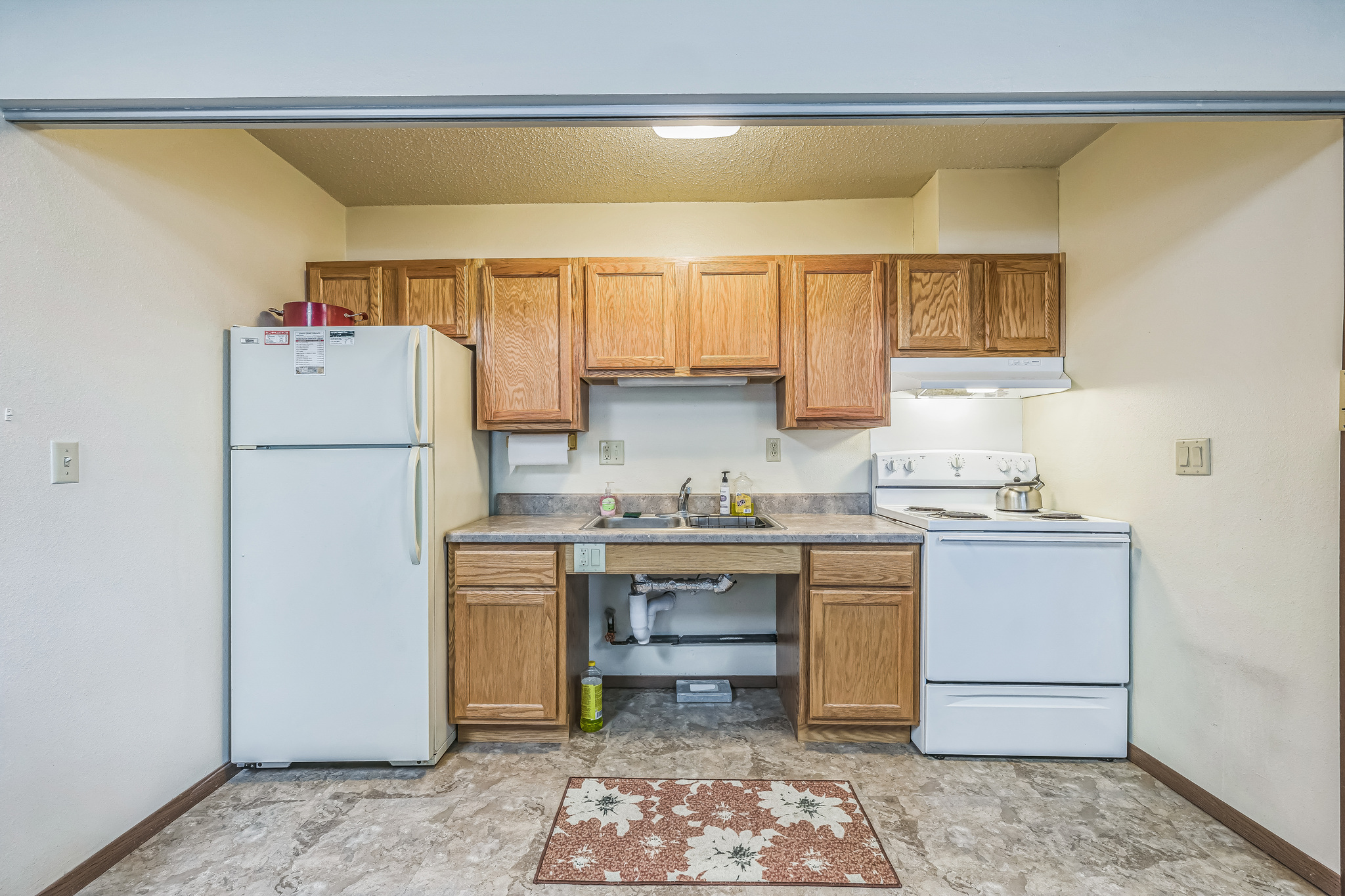 362315_N_Park_St_Roberts_WI_54023_USA-Kitchen-IMG_6468.jpg