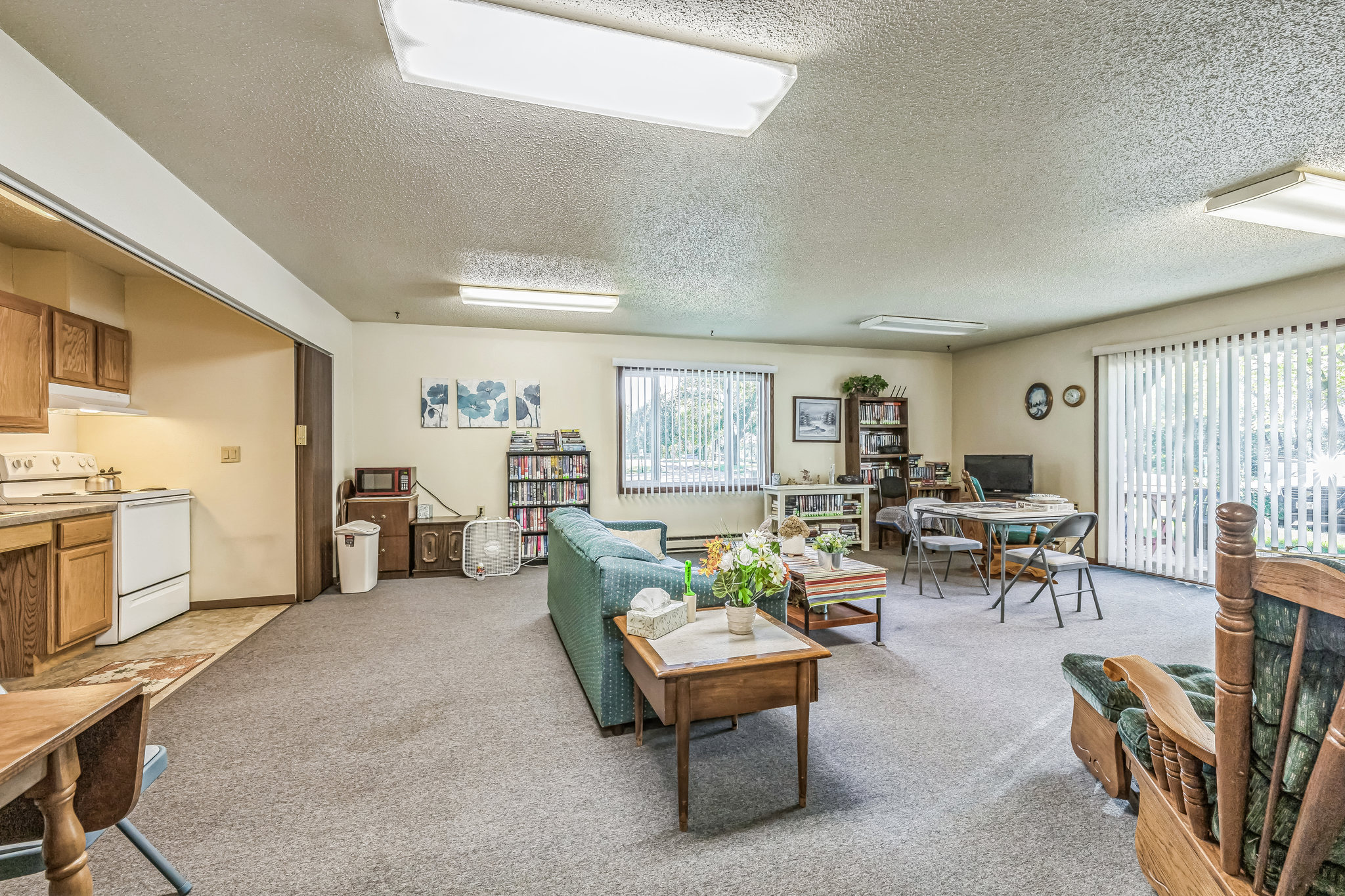 362315_N_Park_St_Roberts_WI_54023_USA-Living_room-IMG_6448.jpg