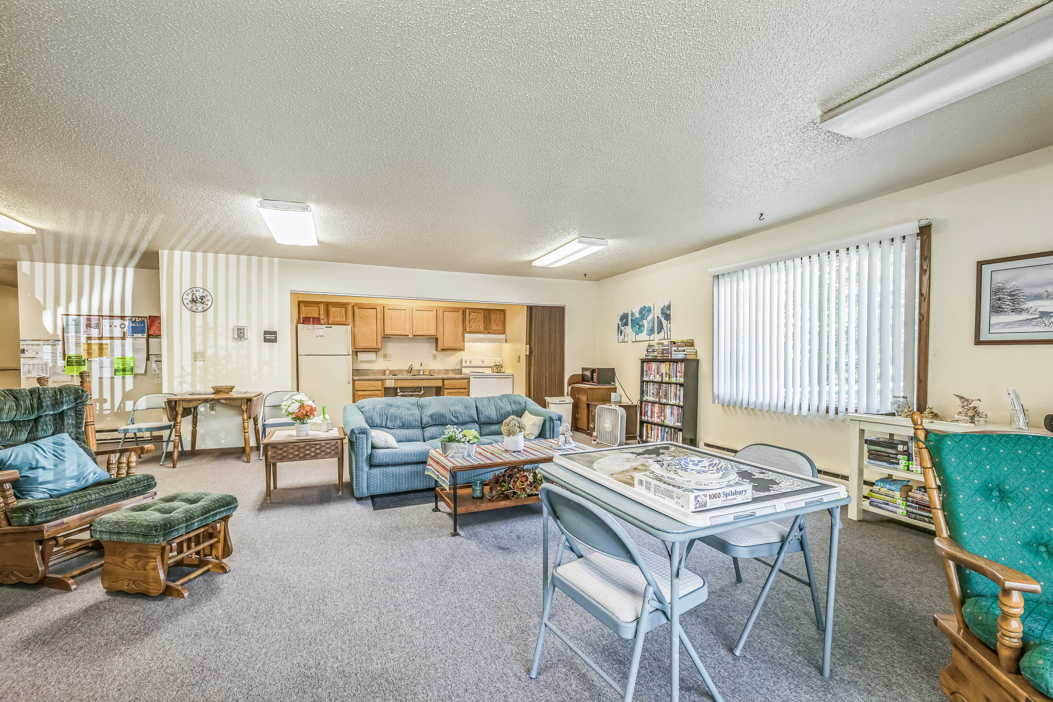 362315_N_Park_St_Roberts_WI_54023_USA-Living_room-IMG_6463.jpg