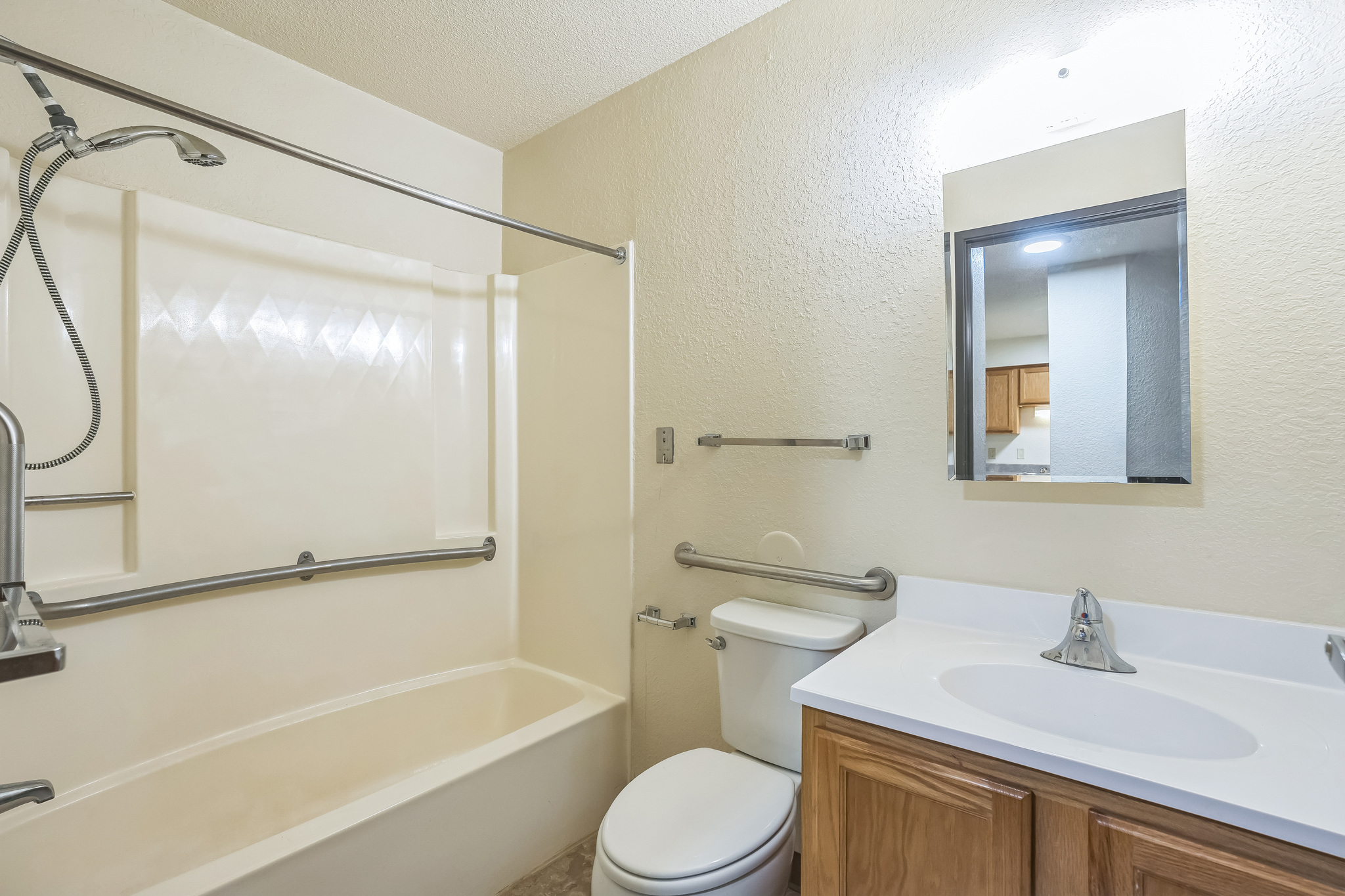366814_Elm_Dr_Spooner_WI_54801_USA-Bathroom-F2S04580.jpg