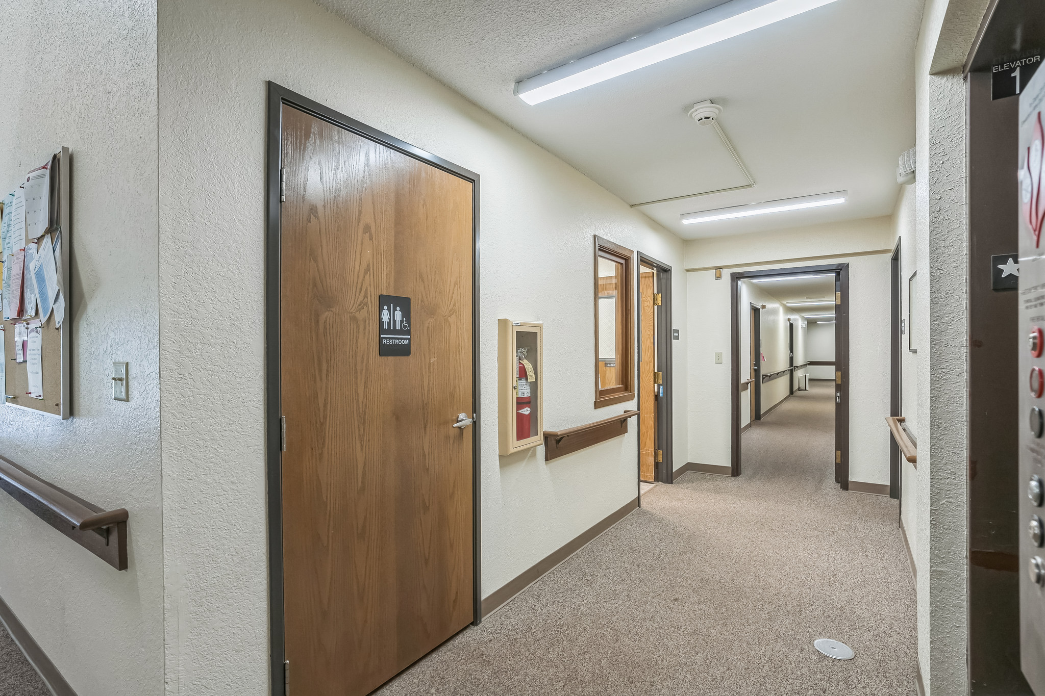 366814_Elm_Dr_Spooner_WI_54801_USA-Foyer-F2S04589.jpg