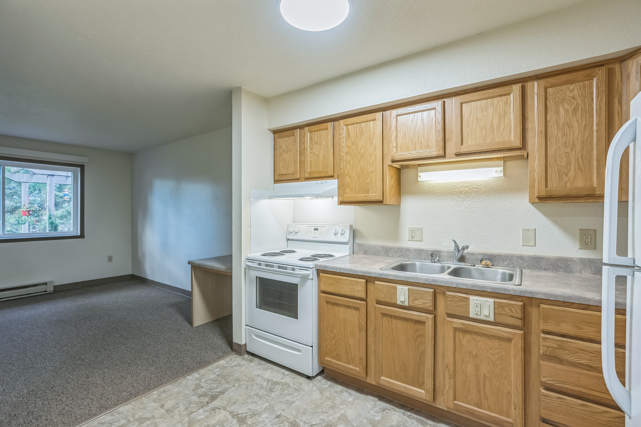 366814_Elm_Dr_Spooner_WI_54801_USA-Kitchen-F2S04568.jpg
