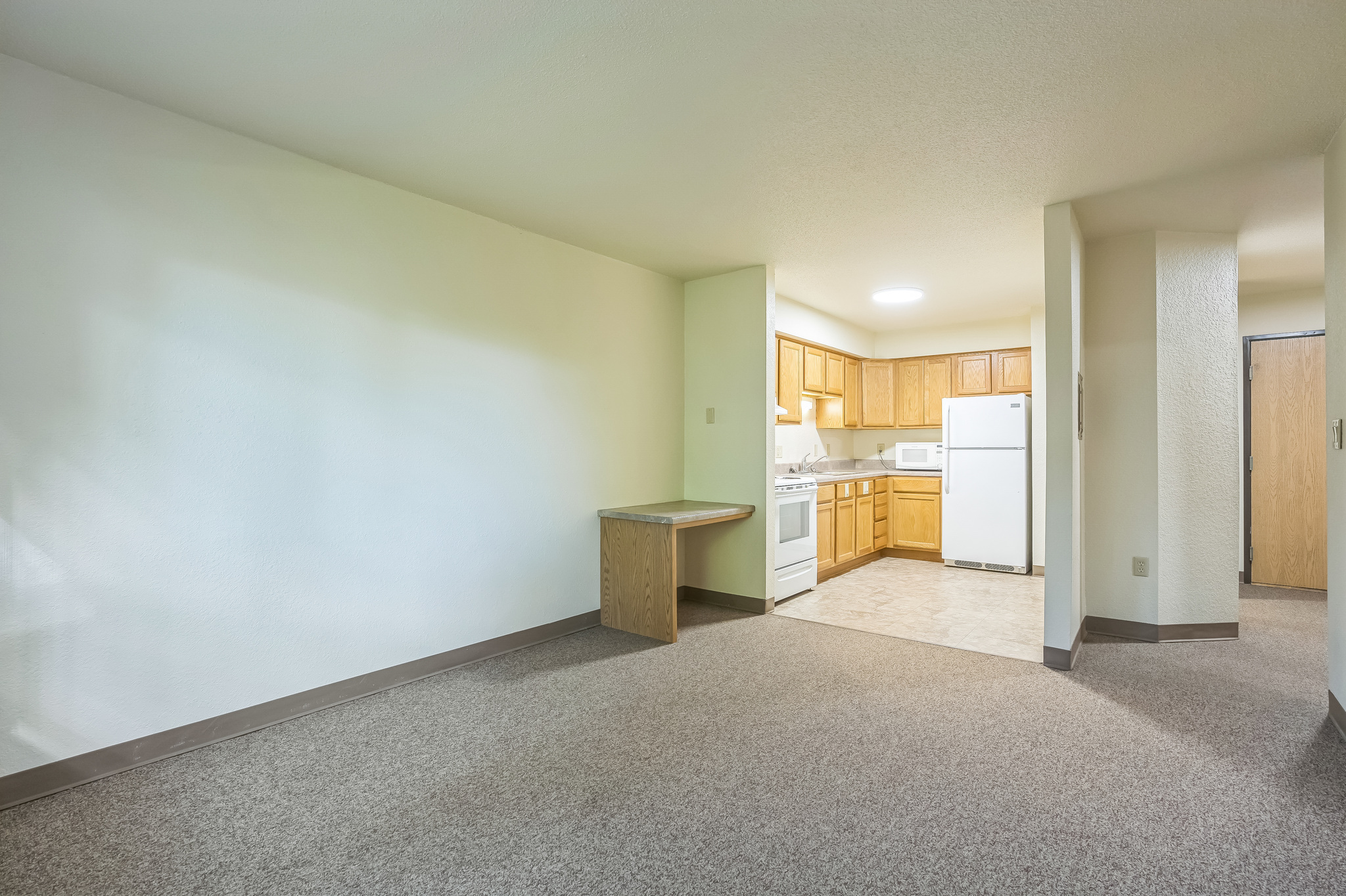 366814_Elm_Dr_Spooner_WI_54801_USA-Kitchen-F2S04575.jpg
