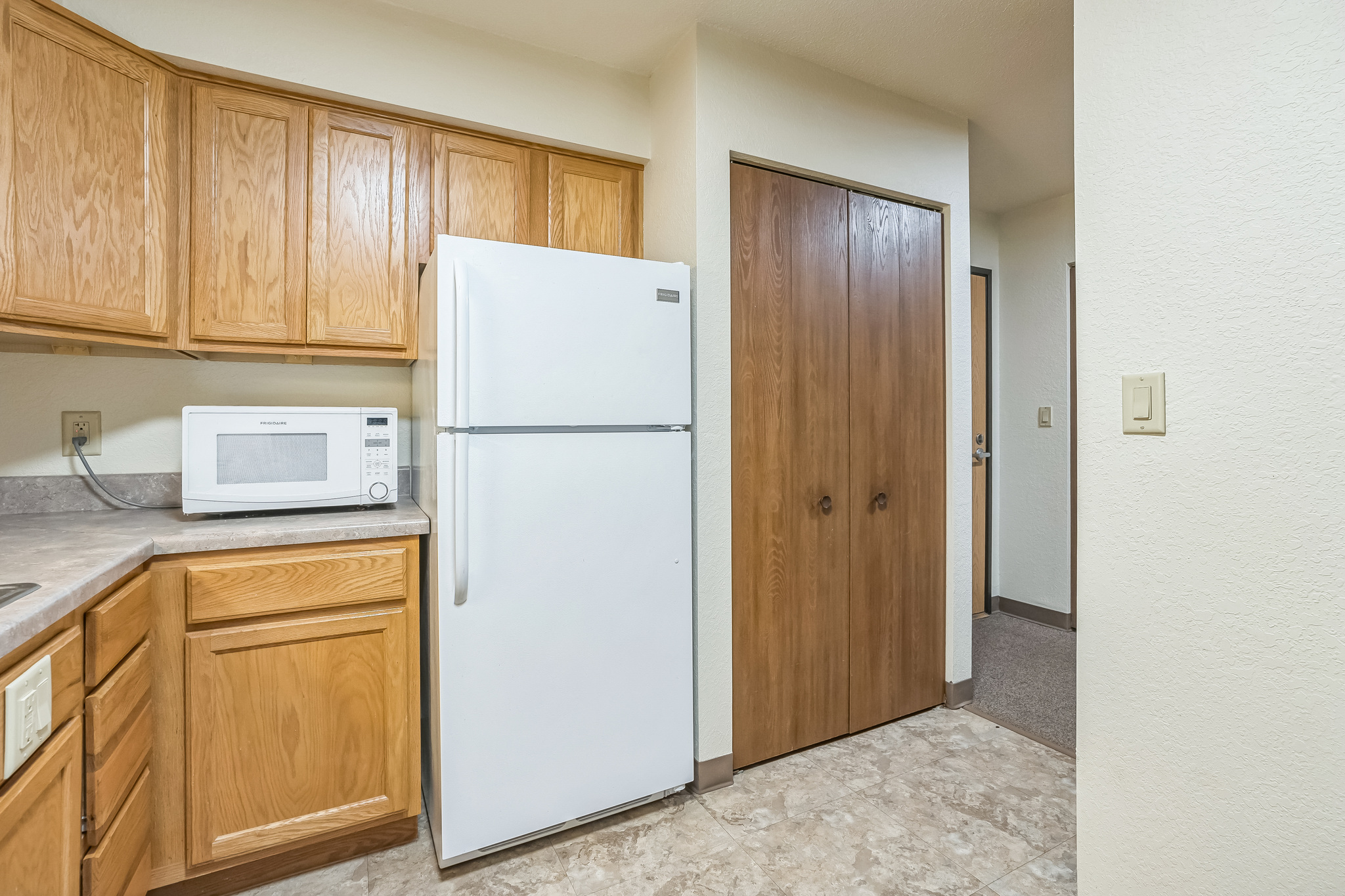 366814_Elm_Dr_Spooner_WI_54801_USA-Kitchen-F2S04585.jpg
