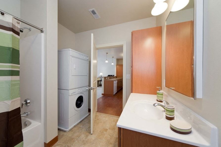 394bathroom.JPG
