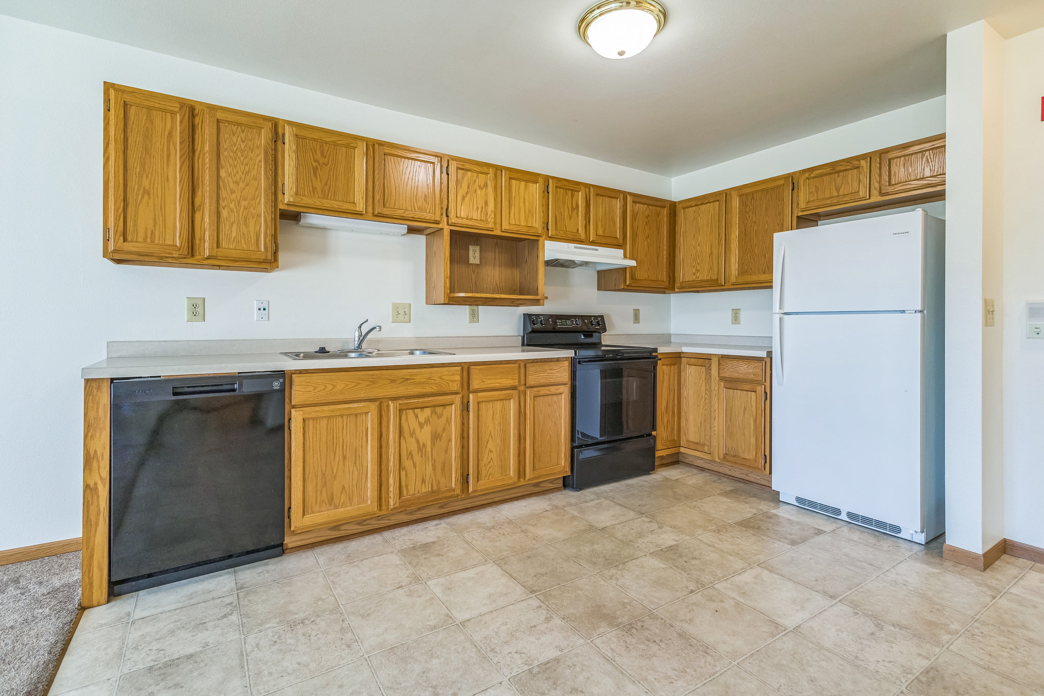 46_Winnebago_Ln_Fond_du_Lac_WI_54935_USA-Kitchen-IMG_8858.jpg